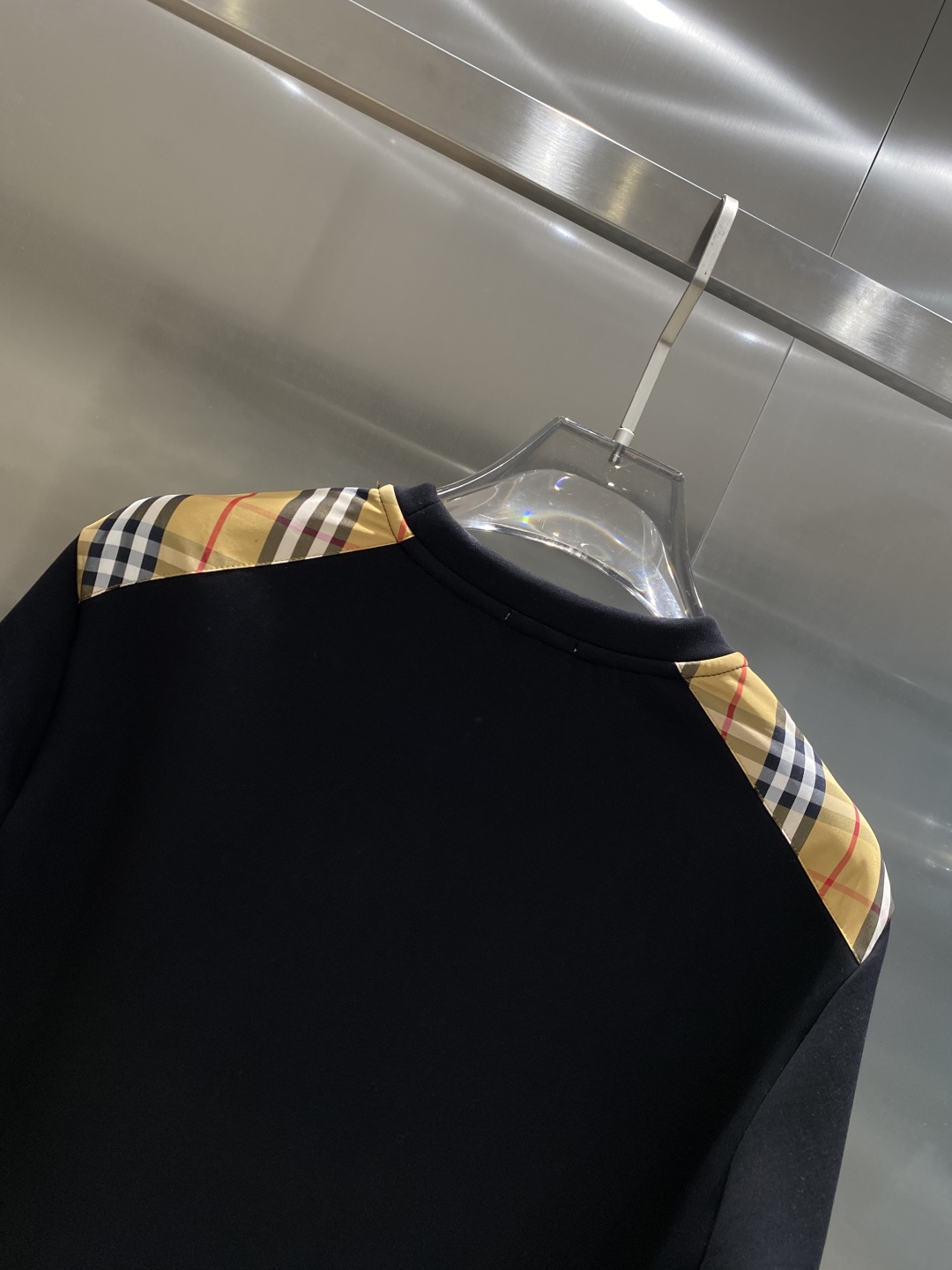 《𝙉𝙚𝙬🤍🖤巴家》25秋冬新品空气层 圆领卫衣，正面品牌标识设计，创意重释品牌标志性设计，采用400克重