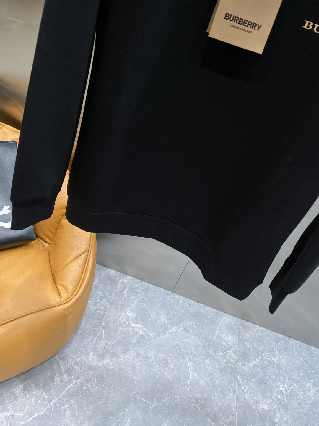 《𝙉𝙚𝙬🤍🖤巴家》25秋冬新品空气层 圆领卫衣，正面品牌标识设计，创意重释品牌标志性设计，采用400克重