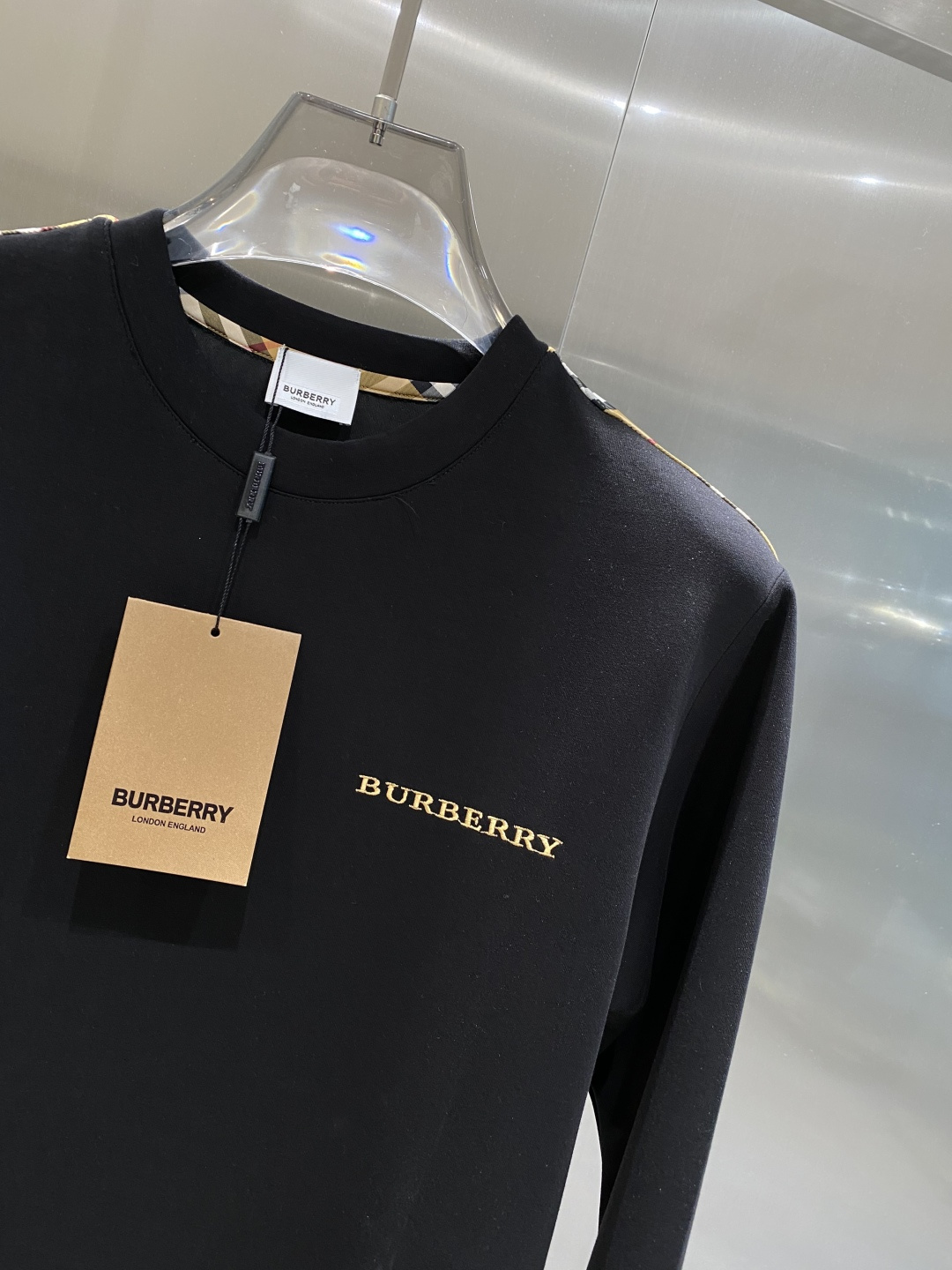 《𝙉𝙚𝙬🤍🖤巴家》25秋冬新品空气层 圆领卫衣，正面品牌标识设计，创意重释品牌标志性设计，采用400克重