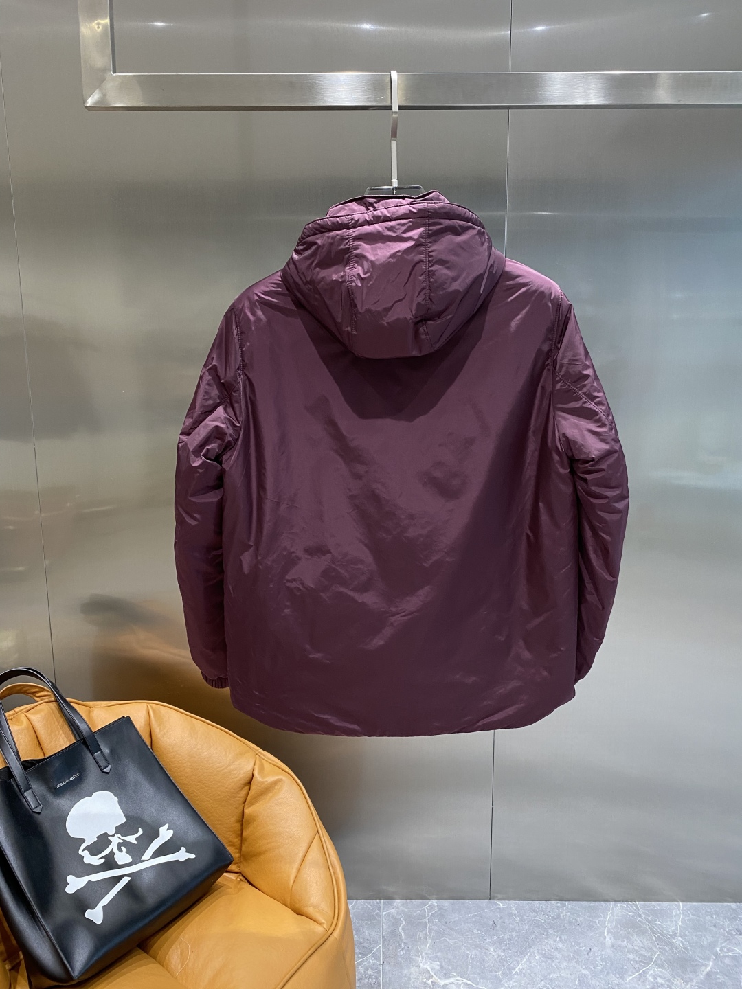 《𝙉𝙚𝙬🤍🖤普家》PRADA2025最新款时尚羽绒服设计师款棉服外套.处处细节显工艺足够的高级 结构性剪