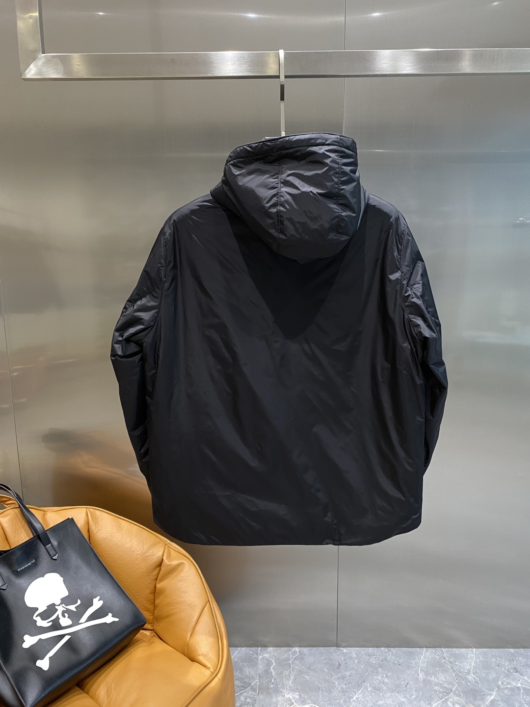 《𝙉𝙚𝙬🤍🖤普家》PRADA2025最新款时尚羽绒服设计师款棉服外套.处处细节显工艺足够的高级 结构性剪