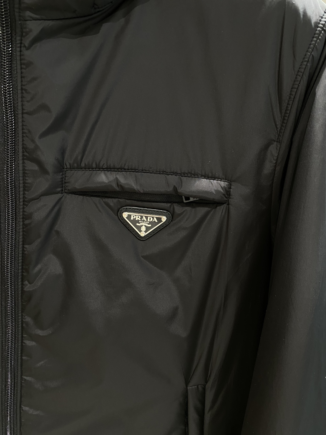 《𝙉𝙚𝙬🤍🖤普家》PRADA2025最新款时尚羽绒服设计师款棉服外套.处处细节显工艺足够的高级 结构性剪