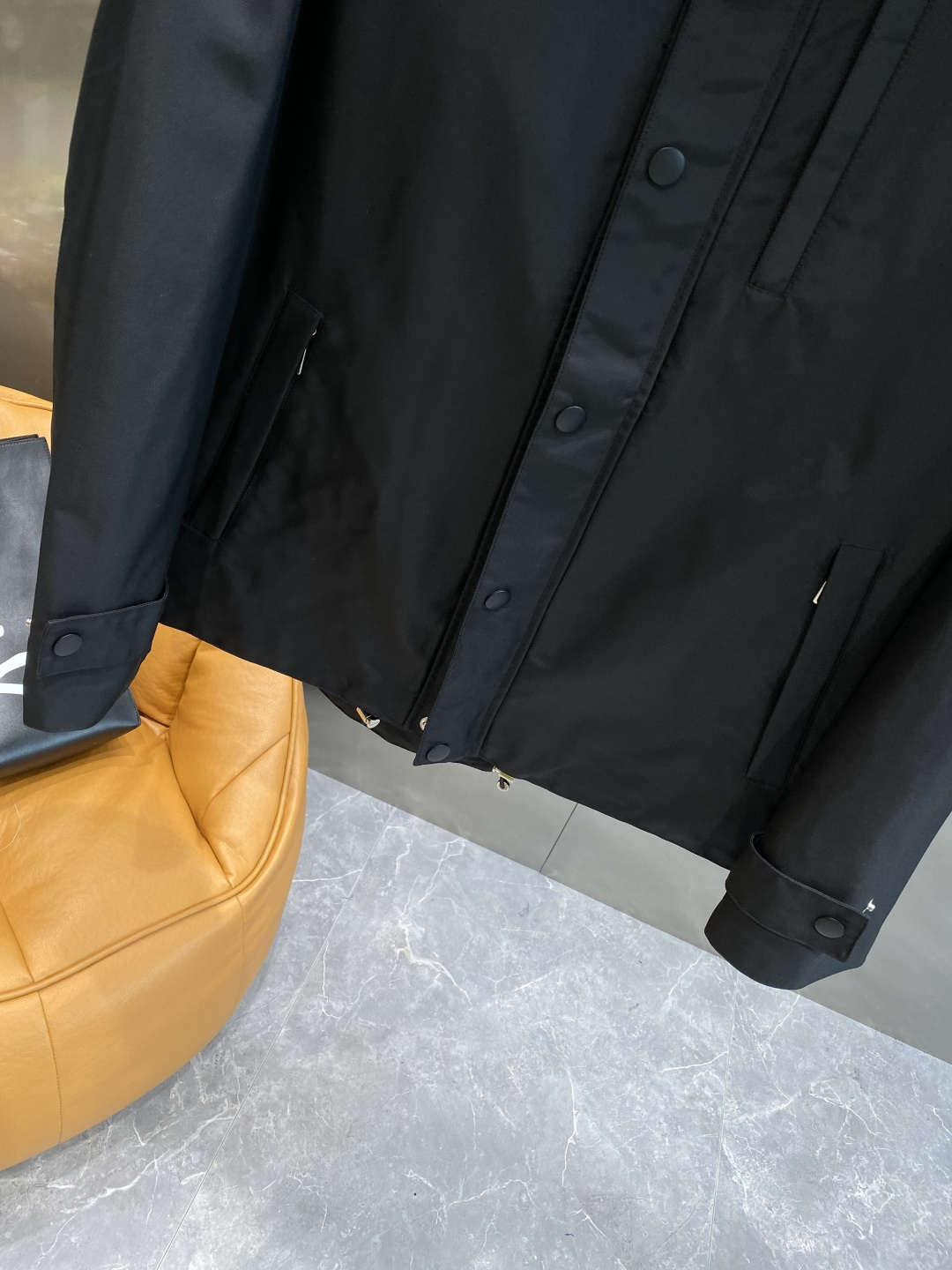 《𝙉𝙚𝙬🤍🖤普家》2025ss秋冬新款领爆款外套，经典款式设计，款式新颖，耐穿舒适不易变版型修身时尚，上