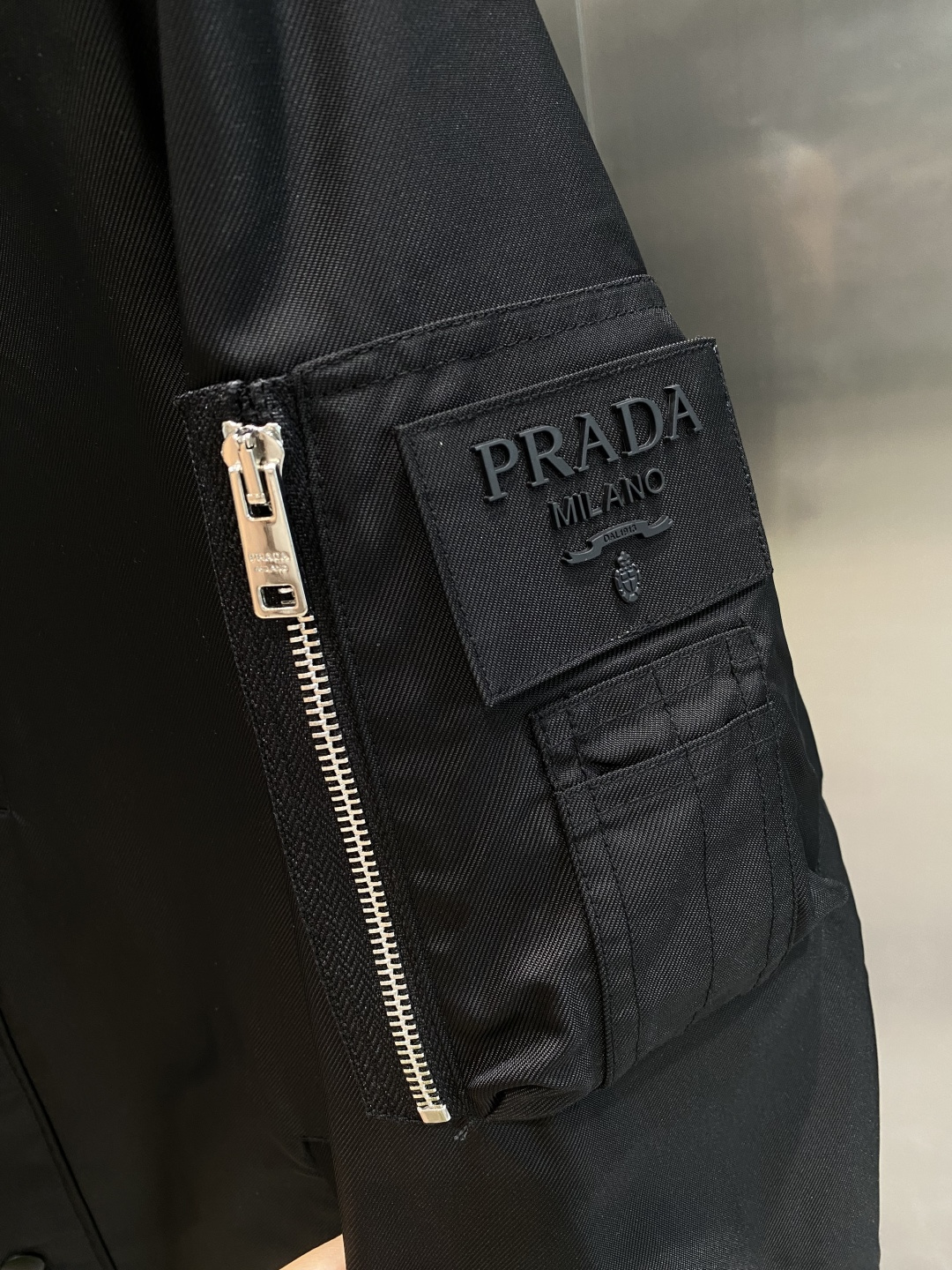 《𝙉𝙚𝙬🤍🖤普家》2025ss秋冬新款领爆款外套，经典款式设计，款式新颖，耐穿舒适不易变版型修身时尚，上