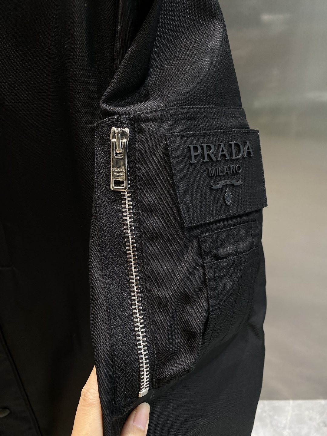 《𝙉𝙚𝙬🤍🖤普家》2025ss秋冬新款领爆款外套，经典款式设计，款式新颖，耐穿舒适不易变版型修身时尚，上