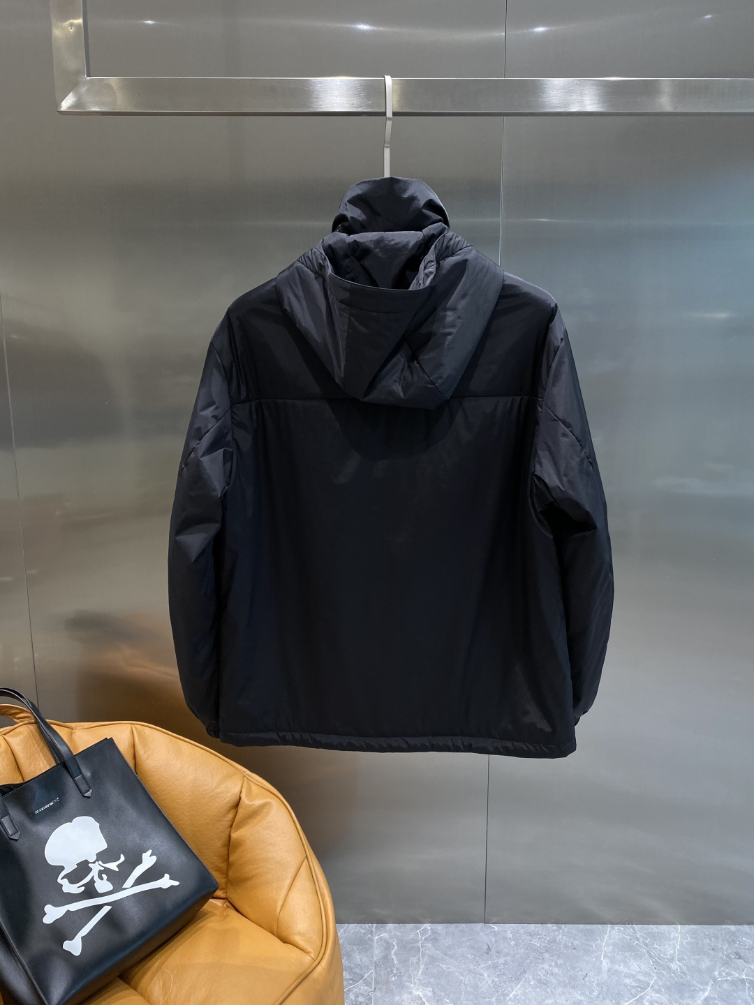 《𝙉𝙚𝙬🤍🖤普家》PRADA2025最新款时尚设计师款棉服外套.处处细节显工艺足够的高级 结构性剪裁的设