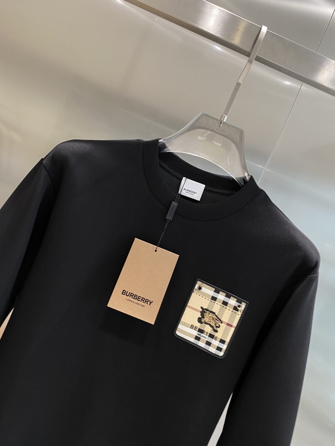 《𝙉𝙚𝙬🤍🖤巴家》25秋冬新品空气层 圆领卫衣，正面品牌标识设计，创意重释品牌标志性设计，采用400克重