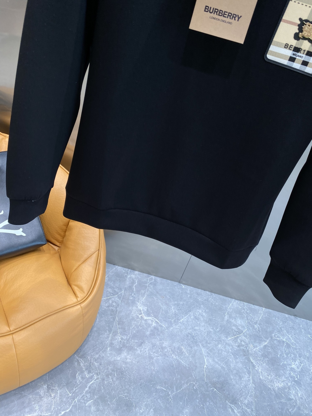 《𝙉𝙚𝙬🤍🖤巴家》25秋冬新品空气层 圆领卫衣，正面品牌标识设计，创意重释品牌标志性设计，采用400克重