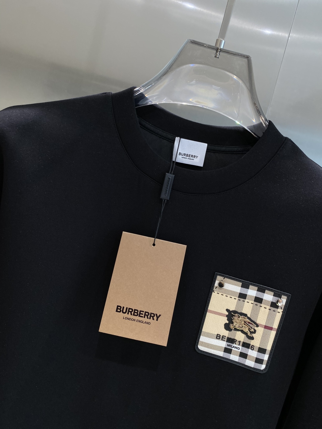 《𝙉𝙚𝙬🤍🖤巴家》25秋冬新品空气层 圆领卫衣，正面品牌标识设计，创意重释品牌标志性设计，采用400克重