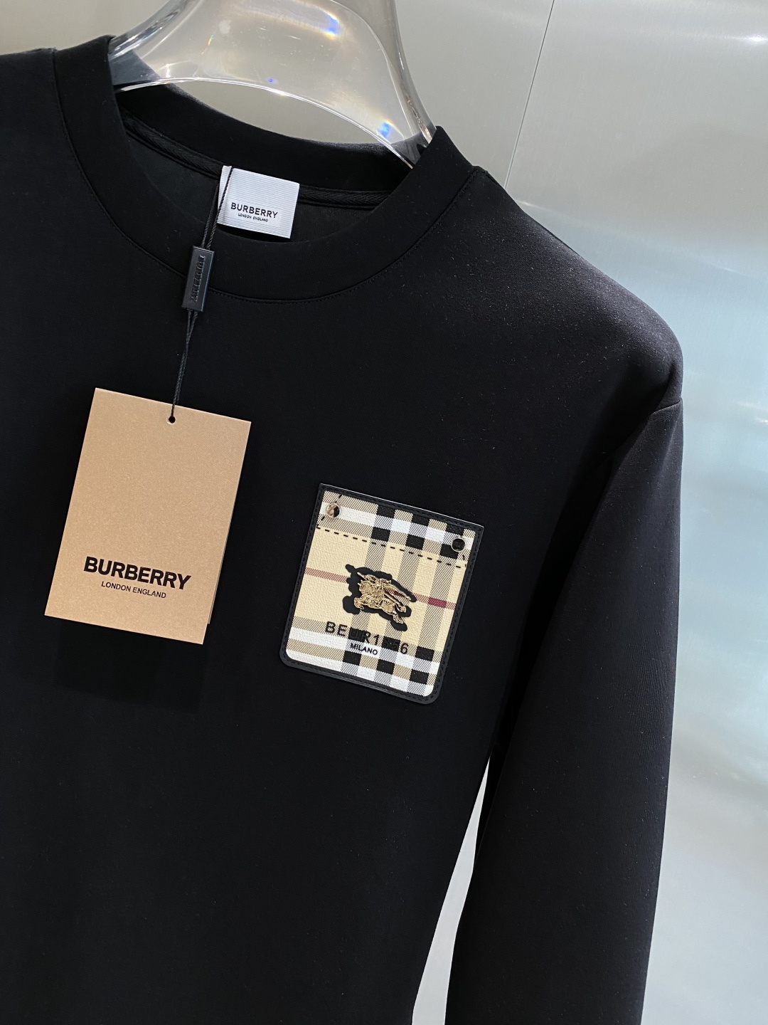 《𝙉𝙚𝙬🤍🖤巴家》25秋冬新品空气层 圆领卫衣，正面品牌标识设计，创意重释品牌标志性设计，采用400克重