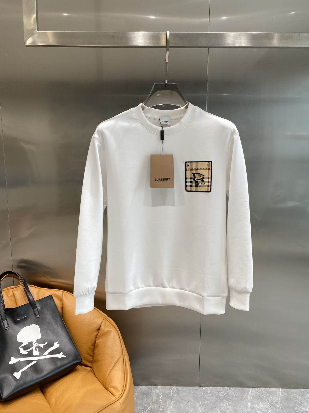 《𝙉𝙚𝙬🤍🖤巴家》25秋冬新品空气层 圆领卫衣，正面品牌标识设计，创意重释品牌标志性设计，采用400克重