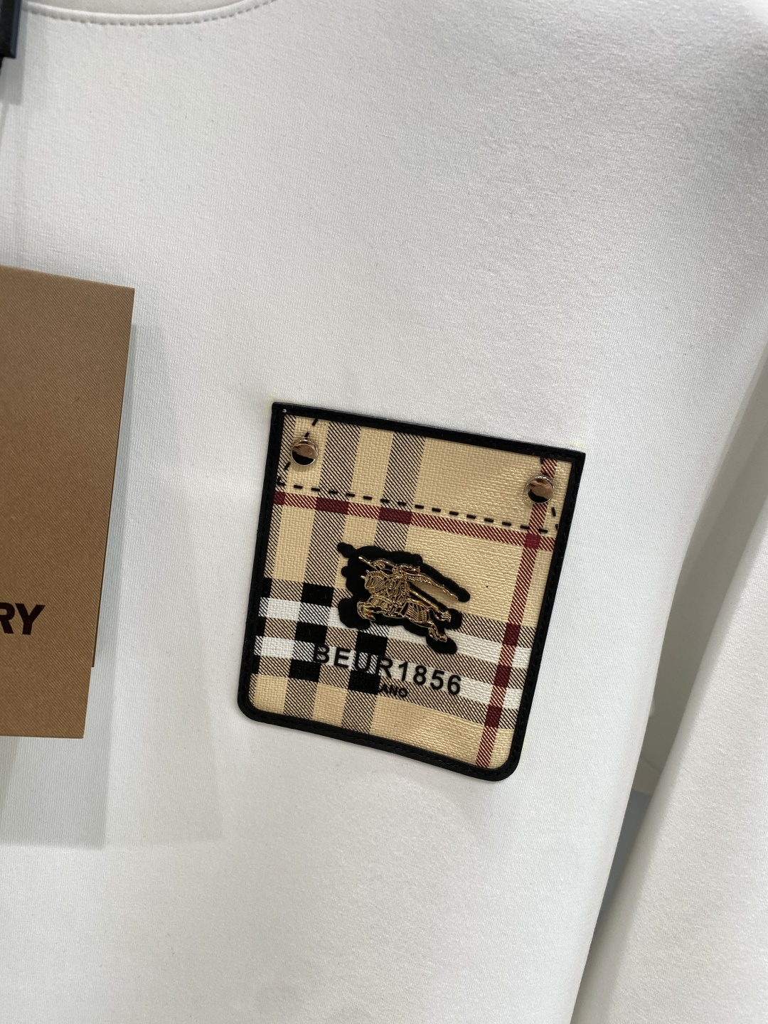 《𝙉𝙚𝙬🤍🖤巴家》25秋冬新品空气层 圆领卫衣，正面品牌标识设计，创意重释品牌标志性设计，采用400克重