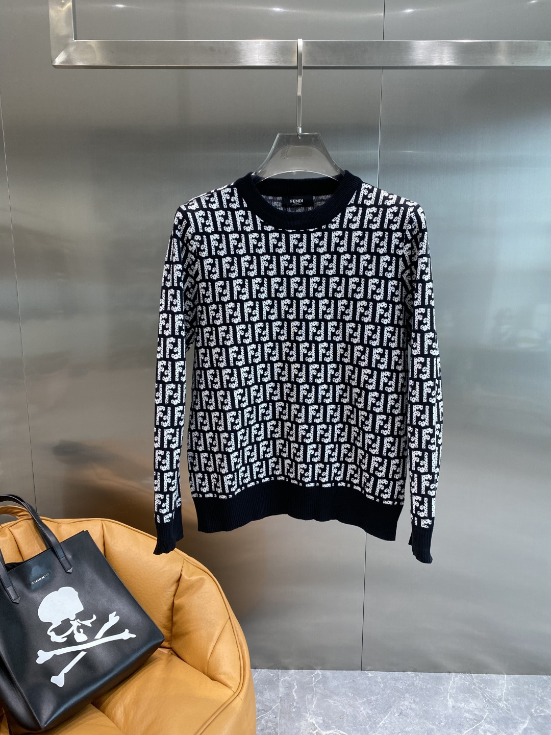 NO:530933,'Fendi' 2025 autumn and winter new sweater High-quality Italian imported fabric, high-density knitted, fashionable and versatile sweater, very handsome. Classic Logo logo is more durable and less likely to deform. The counter style and various styles can be easily held. The classic and fashionable style that you are sought after has become popular all over the world!  Code number M-3XL the next day, fendi, sweaters, alexander wang19860909《芬迪》 2025秋冬新款毛衣 高品质意大利进口面料,高密度针织,时尚百搭毛衣,帅气十足.经典Logo标志 更耐穿更加不易变形,专柜版型,各种风格都能轻松Hold住,追捧的经典时尚款 已经风靡全球！码数M-3XL隔天,,fendi,sweaters,alexander wang,Men's clothing