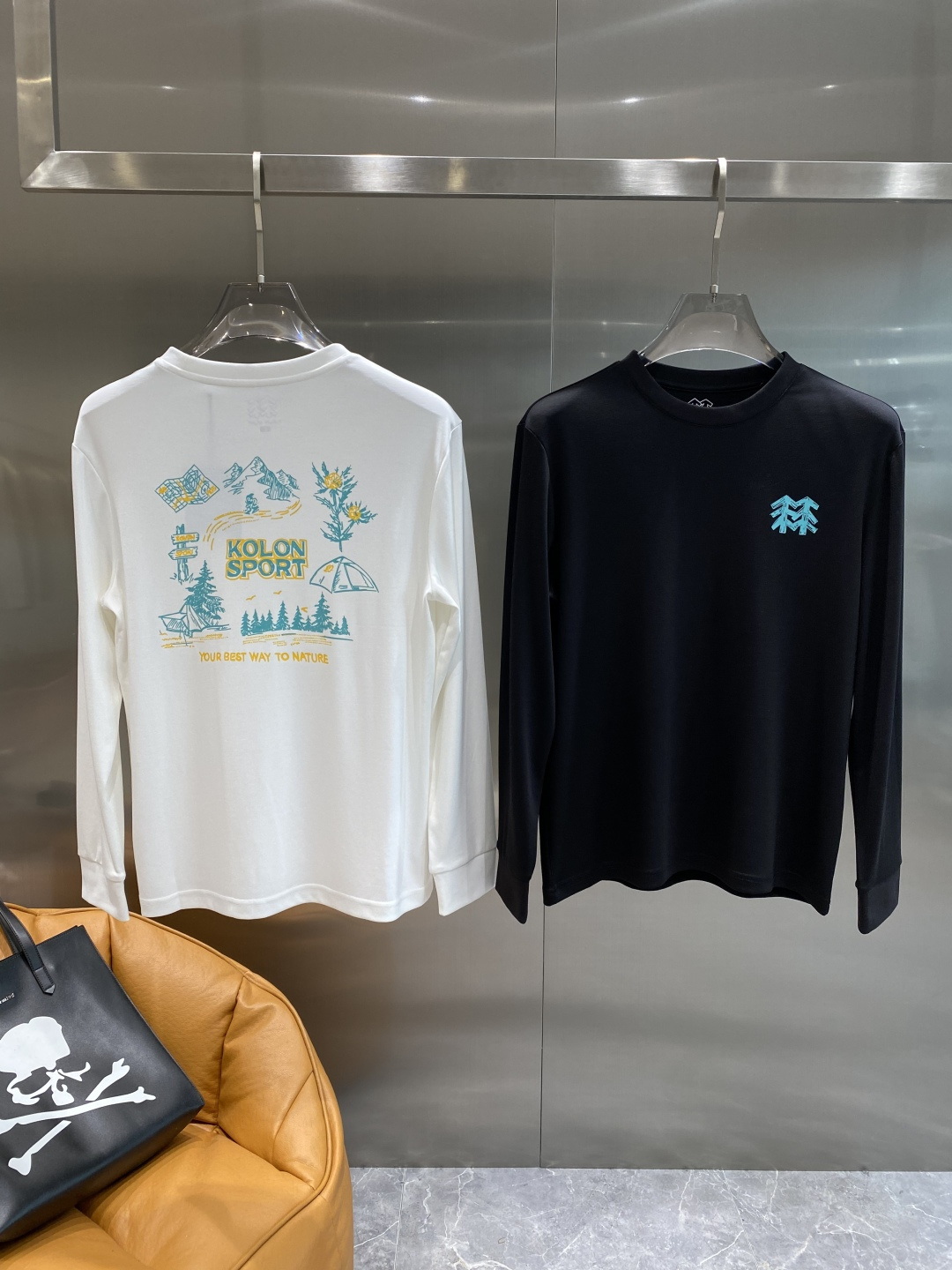 NO:530926,'Kelong Family' New trade order round neck long-sleeved base shirt long-sleeved T-shirt Internet celebrity style!  The upper body is comfortable and breathable, with a rich three-dimensional overall sense, quality export orders, meeting the simple needs of commuters for dressing. The upper body is very effective, slim and not picky about the figure. The fabric workmanship... Improper, good craftsmanship can make you look good and tasteful, a must-have item for everyone. Number of S-3XL the next day, tees, t-shirt, alexander wang19860909《可隆家》 新款贸易订单圆领长袖打底衫长袖T恤网红款！上身舒适透气,整体有着丰富的立体感,品质出口订单,满足通勤人们对于着装的简约需求,上身效果很好,显瘦,不挑剔身材.面料做工....无可挑剔,好工艺好面料才能穿出好品味一款,人手必备单品 码数S-3XL隔天,,tees，t-shirt,alexander wang,Men's clothing