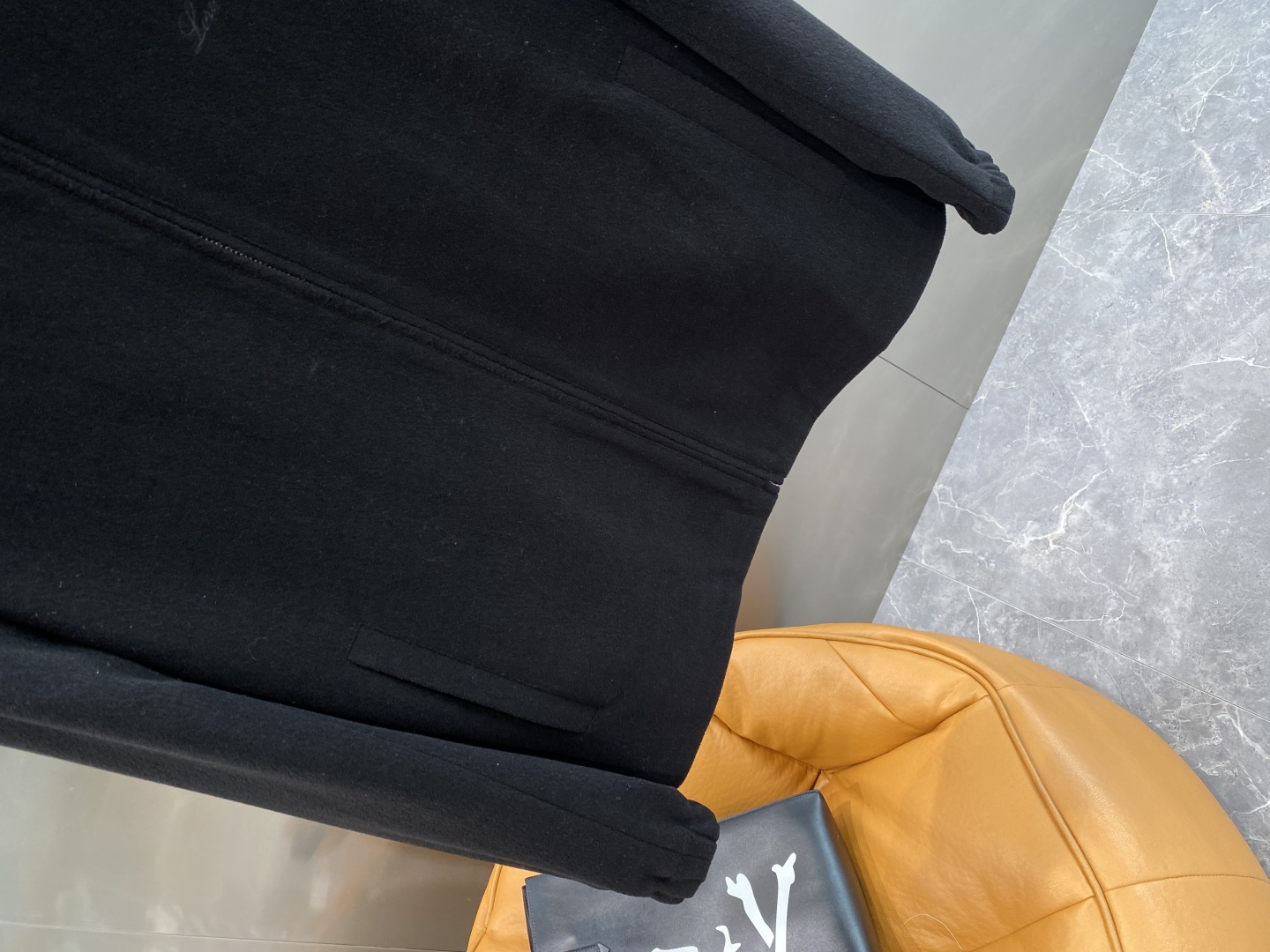 《𝙉𝙚𝙬🤍🖤lP🆕家》2025新款翻领夹克外套。软糯细腻亲肤，抗皱立挺有型，上身舒适度极高；翻领设计，商