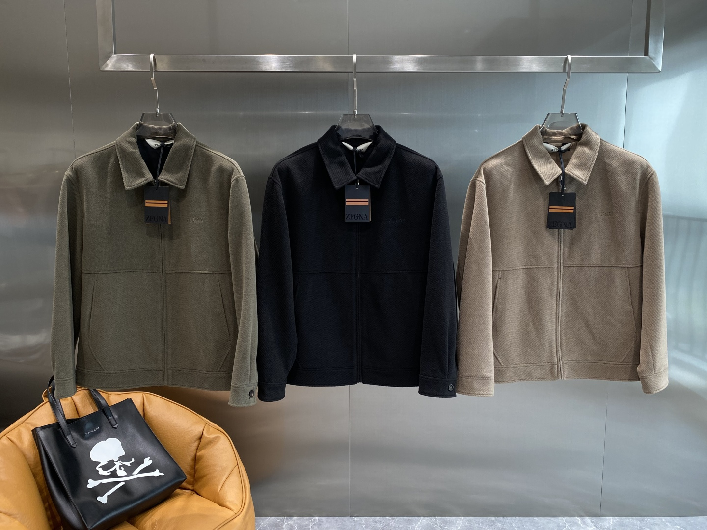 NO:530948,'Jenia' jacket autumn and winter new series 2025 business casual stand collar, selected ultra-fine twill fabric, clear texture with lattice and technological plating, bringing windproof, hydrophobic and soft wear characteristics. It can easily solve the trouble of going out lightly. Size M-3XL the next day, zegna, jackets & coats, alexander wang19860909《杰尼亚》 外套秋冬新款系列2025商务休闲立领,精选超细斜纹面面料,经纬线分明的材质结合科技镀层,带来防风疏水同时柔软穿着的特性.轻松解决出门轻行的烦恼 尺码M-3XL隔天,,zegna,jackets & coats,alexander wang,Men's clothing