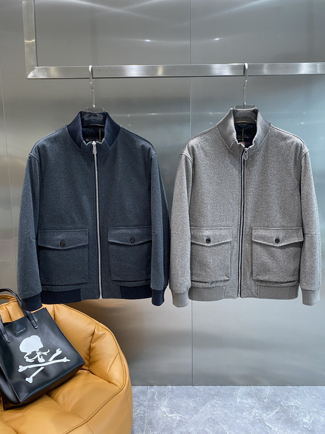 NO:530954,'LP' 25ss Early Autumn [New Product] Gooseblade Jacket Jacket Popular, New casual and fashionable jacket for autumn and winter counter!  Super avant-garde design style, delicate, comfortable and multi-craftsmanship. The overall design is quite visual, the upper body is casual and stylish, with a certain degree of clarity, absolutely recommended to be at the most cutting-edge fashion temperament, a must-have for urban leisure. The next day, loro piano, jackets & coats, jackets & coats, alexander wang19860909《LP》 25ss早秋【新品】鹅绒夹克外套爆款 秋冬专柜新款休闲时尚夹克外套！超前卫设计风格 细腻舒适多重重工艺 整体的设计颇具视觉感,上身休闲有型,有一定的挺括度,绝对走在时尚最尖端的气质感推荐,都市休闲必备.码数M-3XL隔天,,loro piana,jackets & coats,jackets & coats,alexander wang,Men's clothing