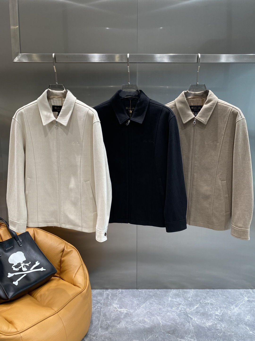 NO:530951,'LP Home' New autumn and winter jacket series 2025 business casual stand collar, selected ultra-fine twill fabric, clear texture with lattice and technological plating, bringing windproof, hydrophobic and soft wear characteristics. Easily solve the trouble of going out lightly. Size M-3XL the next day, loro piano, jackets & coats, alexander wang19860909《LP家》 外套秋冬新款系列2025商务休闲立领,精选超细斜纹面面料,经纬线分明的材质结合科技镀层,带来防风疏水同时柔软穿着的特性.轻松解决出门轻行的烦恼 尺码M-3XL隔天,,loro piana,jackets & coats,alexander wang,Men's clothing