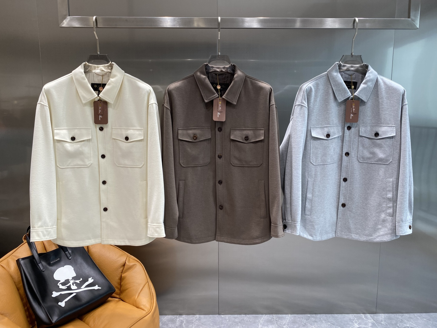 NO:530957,'LP Home' 2025 autumn latest product, special counters are available at the same time, original singles, fashionable casual jackets, imported original fabrics, comfortable and breathable upper body, top letter pattern decorative logo, original hardware and auxiliary materials decoration, extremely high grade, comfortable and versatile, top body handsome, number M-3XL the next day, loro piano, jackets & coats, alexander wang19860909《LP家》 2025秋季最新品,专柜同步有售,原单狠货,时尚休闲外套,进口原版面料,上身舒适透气,顶级字母图案装饰logo,原版五金辅料装饰,档次极高,舒适百搭,上身帅气十足,码数M-3XL隔天,,loro piana,jackets & coats,alexander wang,Men's clothing