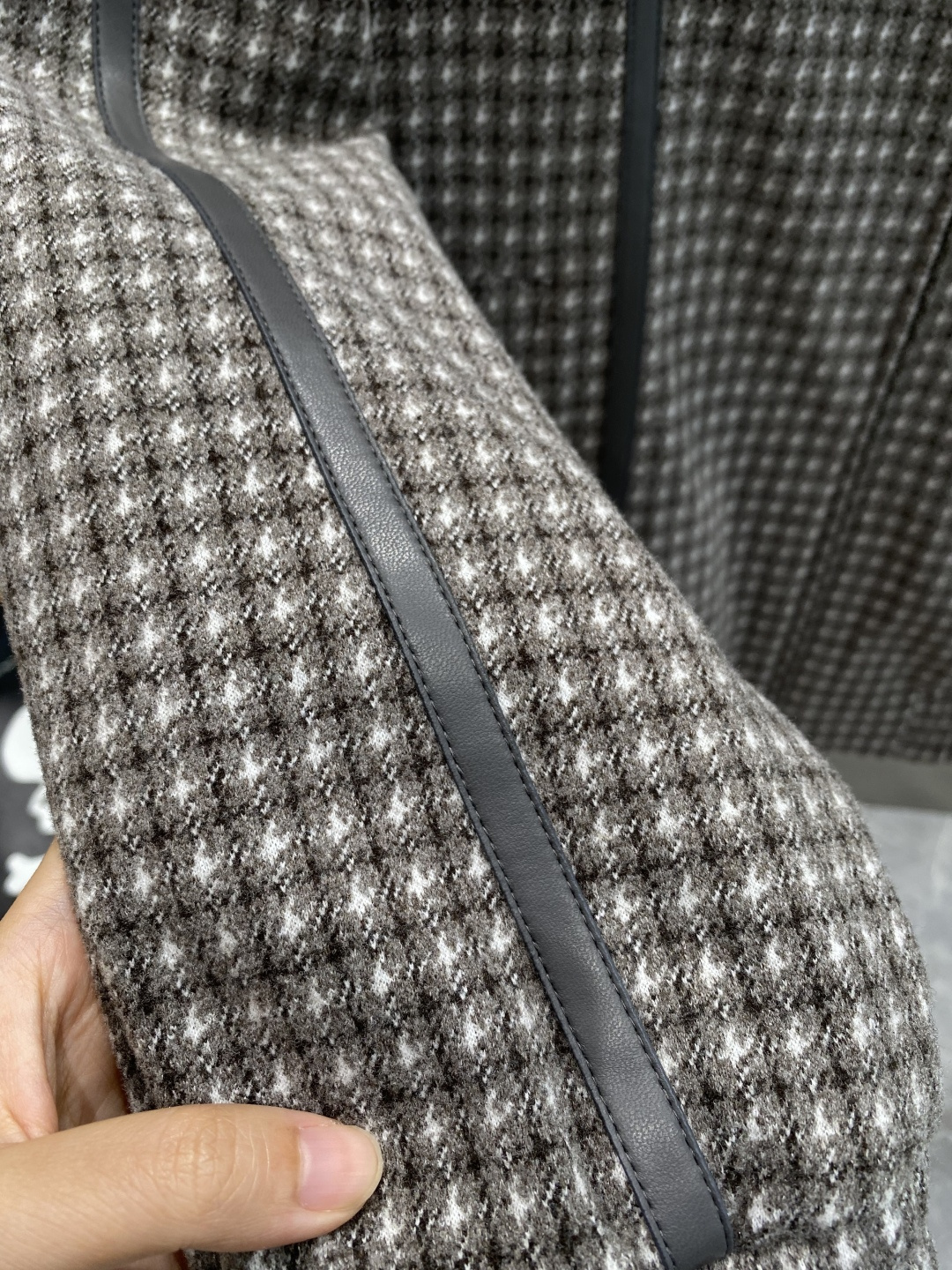 《𝙉𝙚𝙬🤍🖤lP🆕》25ss早秋【新品】鹅绒夹克外套爆款 秋冬专柜新款休闲时尚夹克外套！超前卫设计风格 