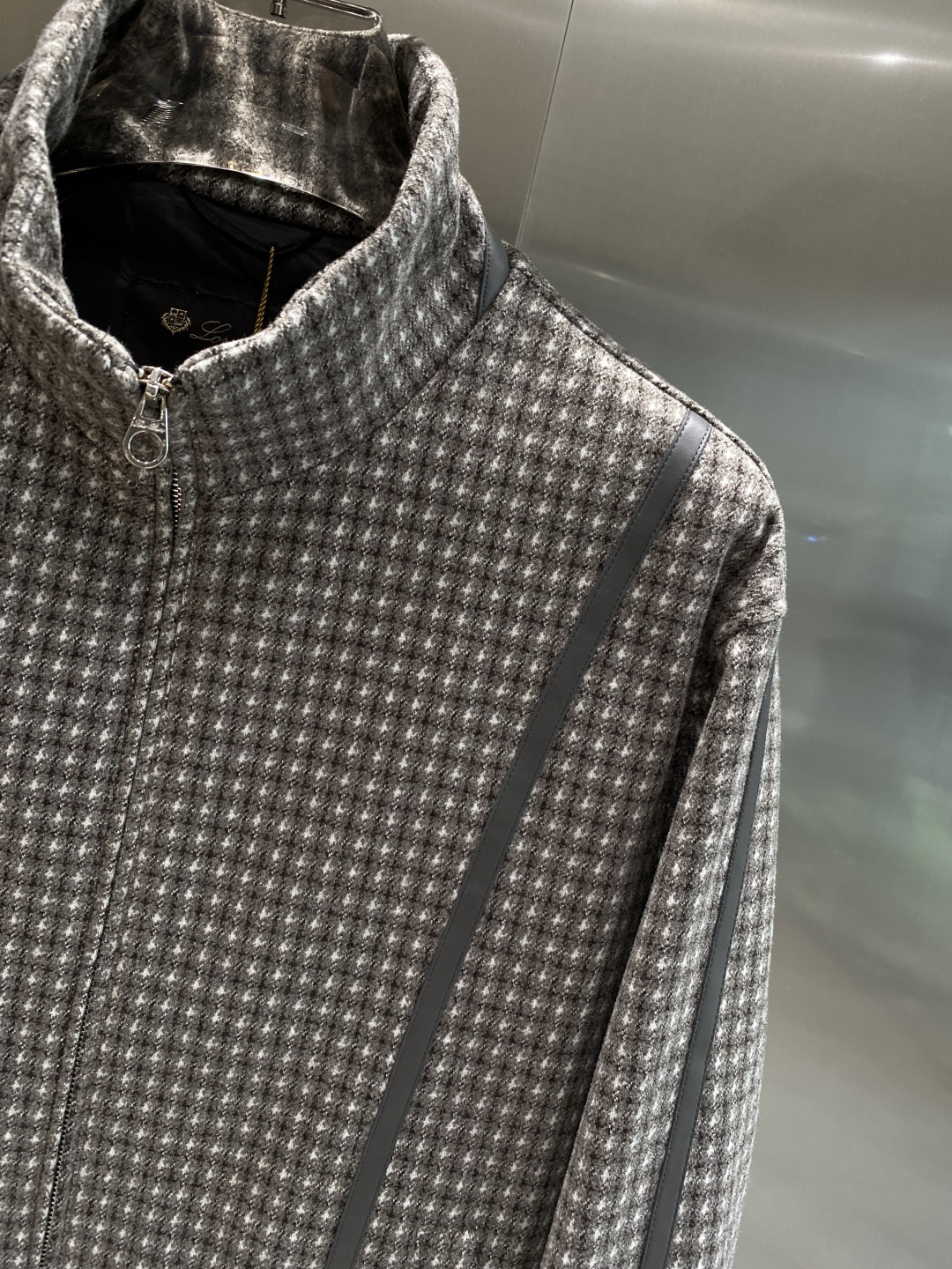 《𝙉𝙚𝙬🤍🖤lP🆕》25ss早秋【新品】鹅绒夹克外套爆款 秋冬专柜新款休闲时尚夹克外套！超前卫设计风格 