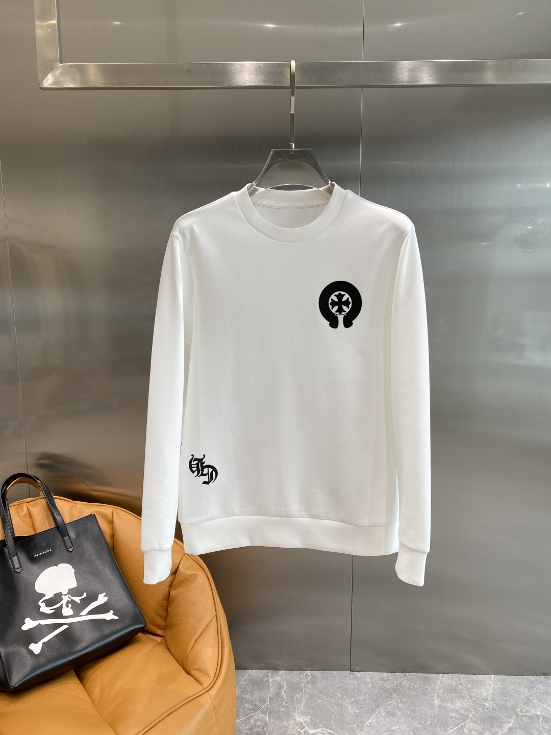 《𝙉𝙚𝙬🤍🖤克罗心》25秋冬新品空气层 圆领卫衣，正面品牌标识设计，创意重释品牌标志性设计，采用400克