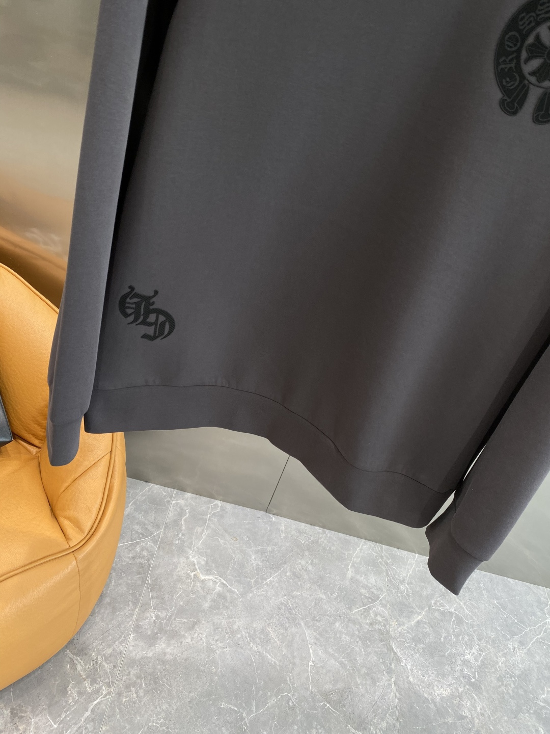 《𝙉𝙚𝙬🤍🖤克罗心》25秋冬新品空气层 圆领卫衣，正面品牌标识设计，创意重释品牌标志性设计，采用400克