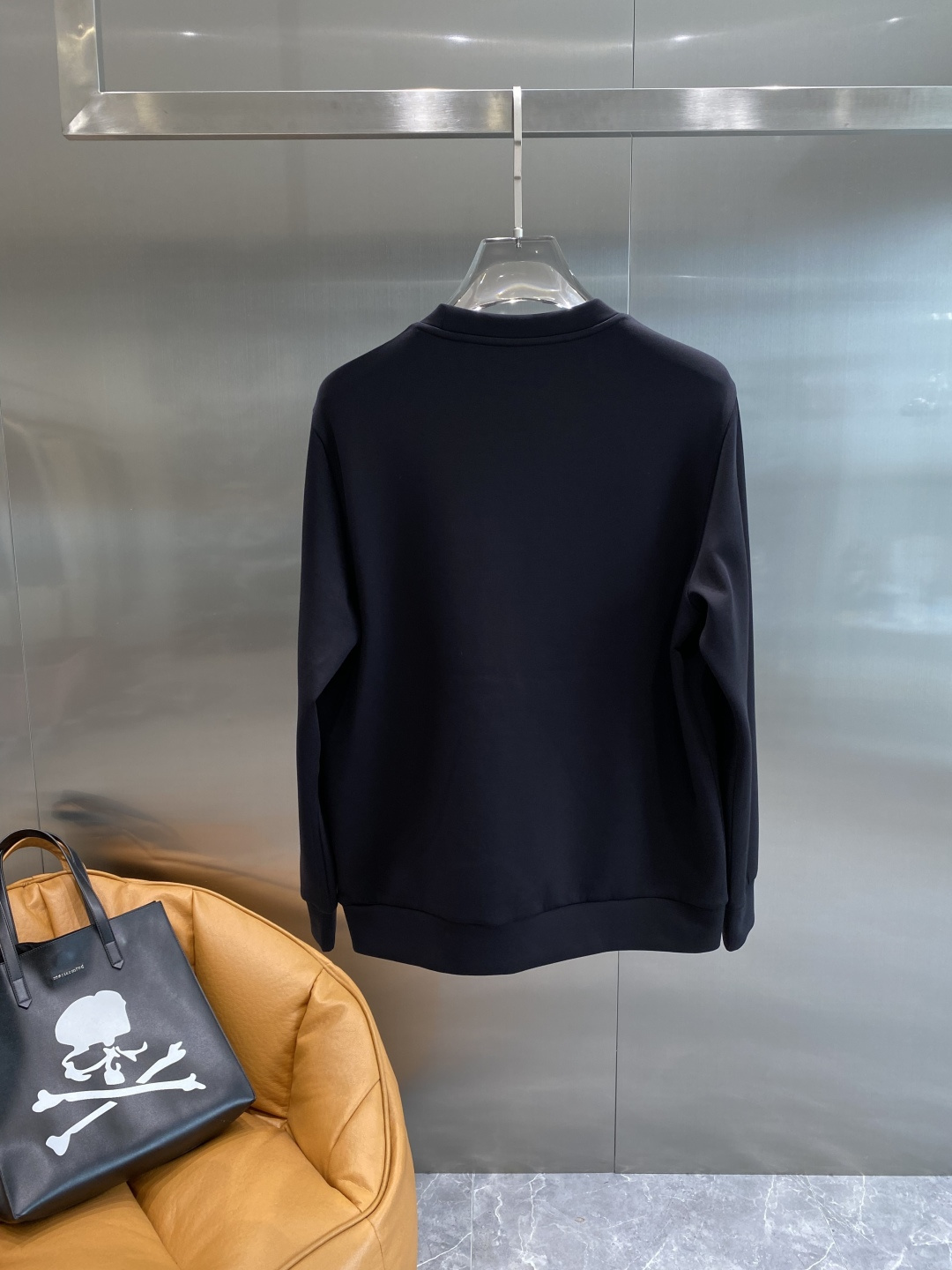 《𝙉𝙚𝙬🤍🖤LV》25秋冬新品空气层 圆领卫衣，正面品牌标识设计，创意重释品牌标志性设计，采用400克重