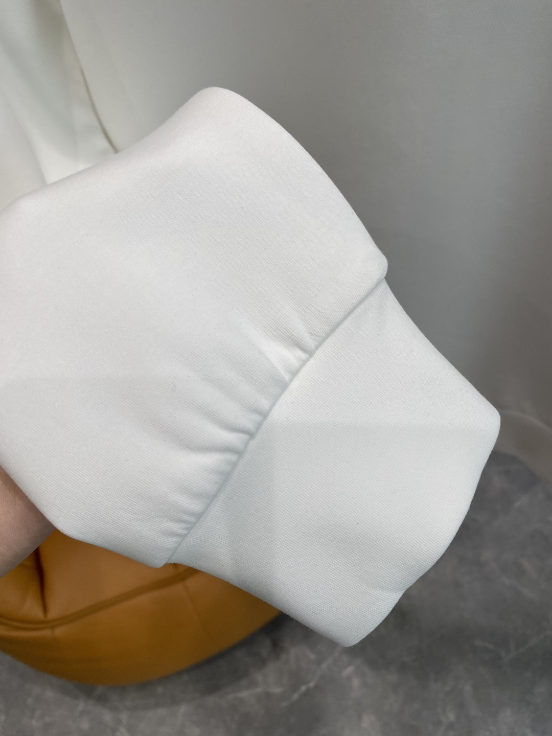 《𝙉𝙚𝙬🤍🖤迪奥》25秋冬新品空气层 圆领卫衣，正面品牌标识设计，创意重释品牌标志性设计，采用400克重