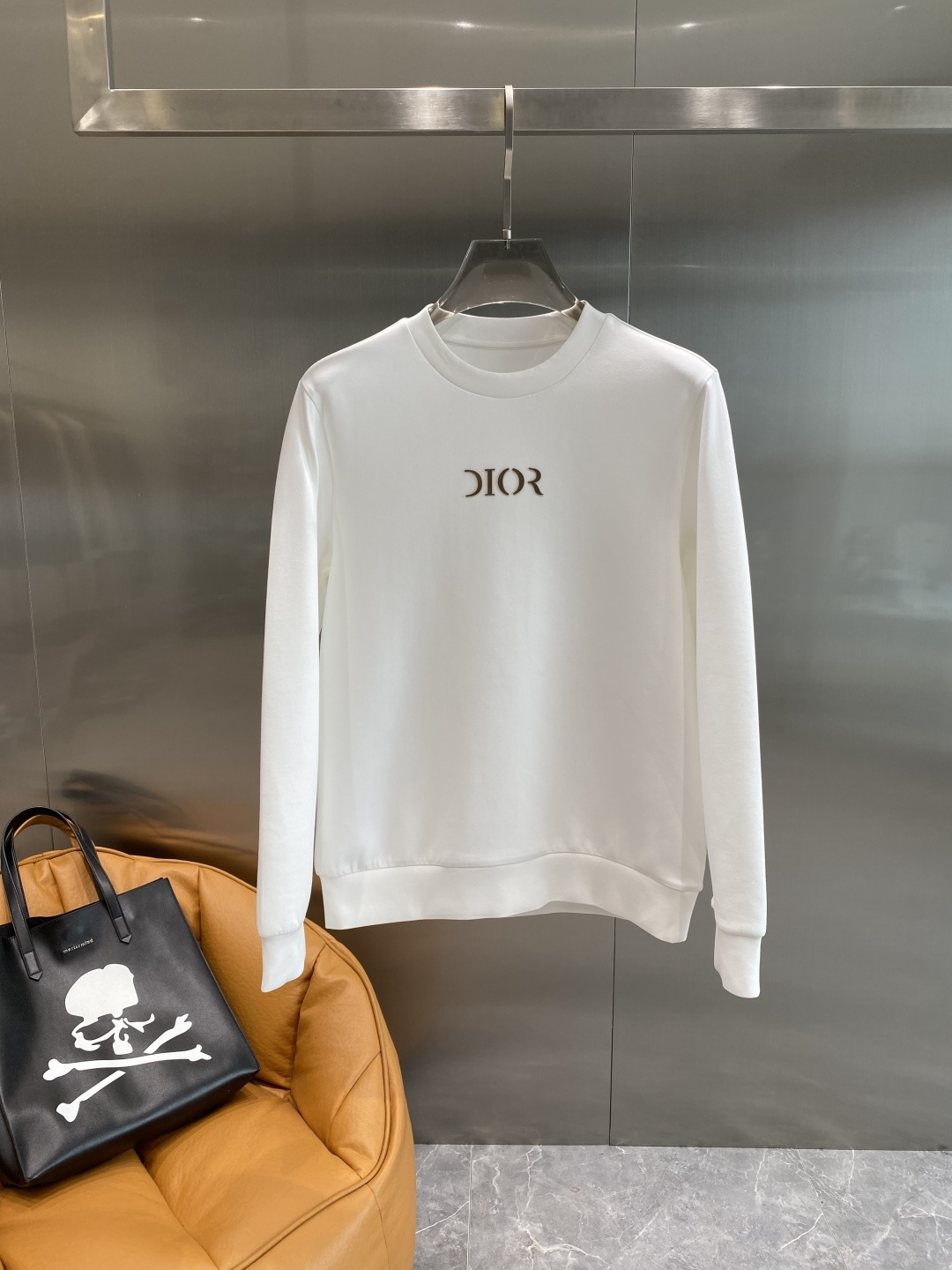 《𝙉𝙚𝙬🤍🖤迪奥》25秋冬新品空气层 圆领卫衣，正面品牌标识设计，创意重释品牌标志性设计，采用400克重