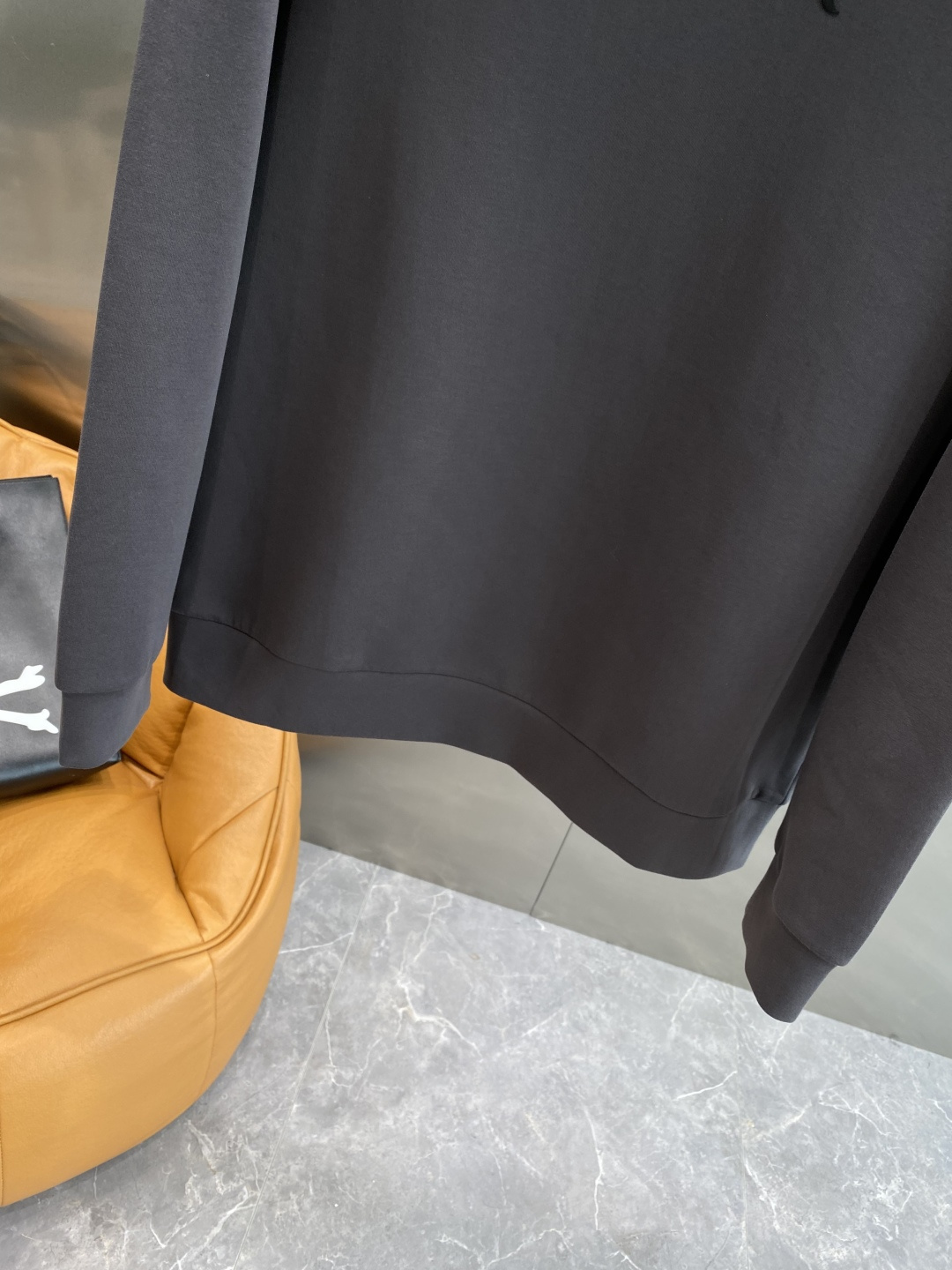 《𝙉𝙚𝙬🤍🖤迪奥》25秋冬新品空气层 圆领卫衣，正面品牌标识设计，创意重释品牌标志性设计，采用400克重