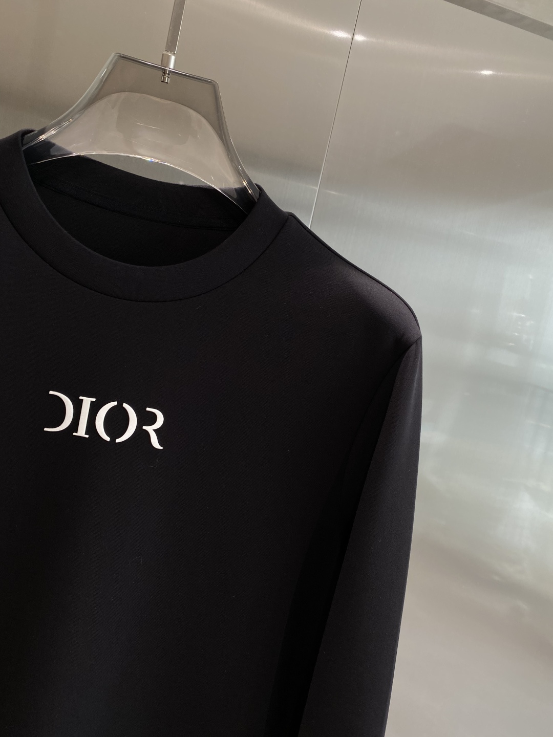 《𝙉𝙚𝙬🤍🖤迪奥》25秋冬新品空气层 圆领卫衣，正面品牌标识设计，创意重释品牌标志性设计，采用400克重