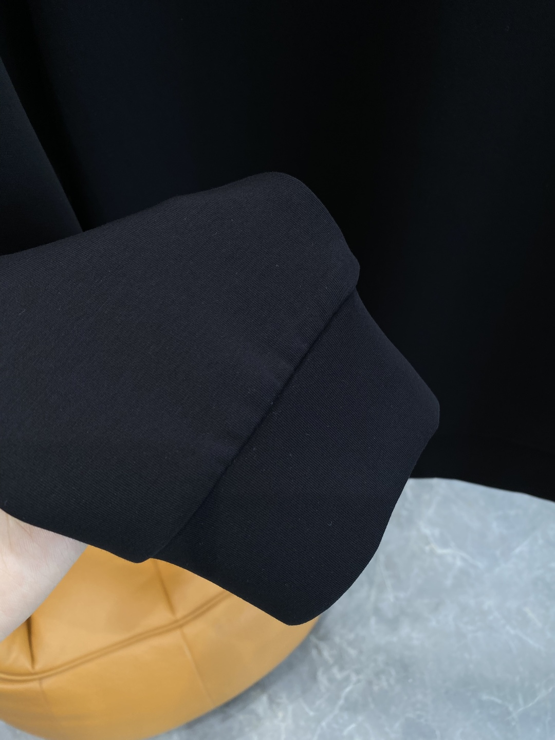 《𝙉𝙚𝙬🤍🖤迪奥》25秋冬新品空气层 圆领卫衣，正面品牌标识设计，创意重释品牌标志性设计，采用400克重