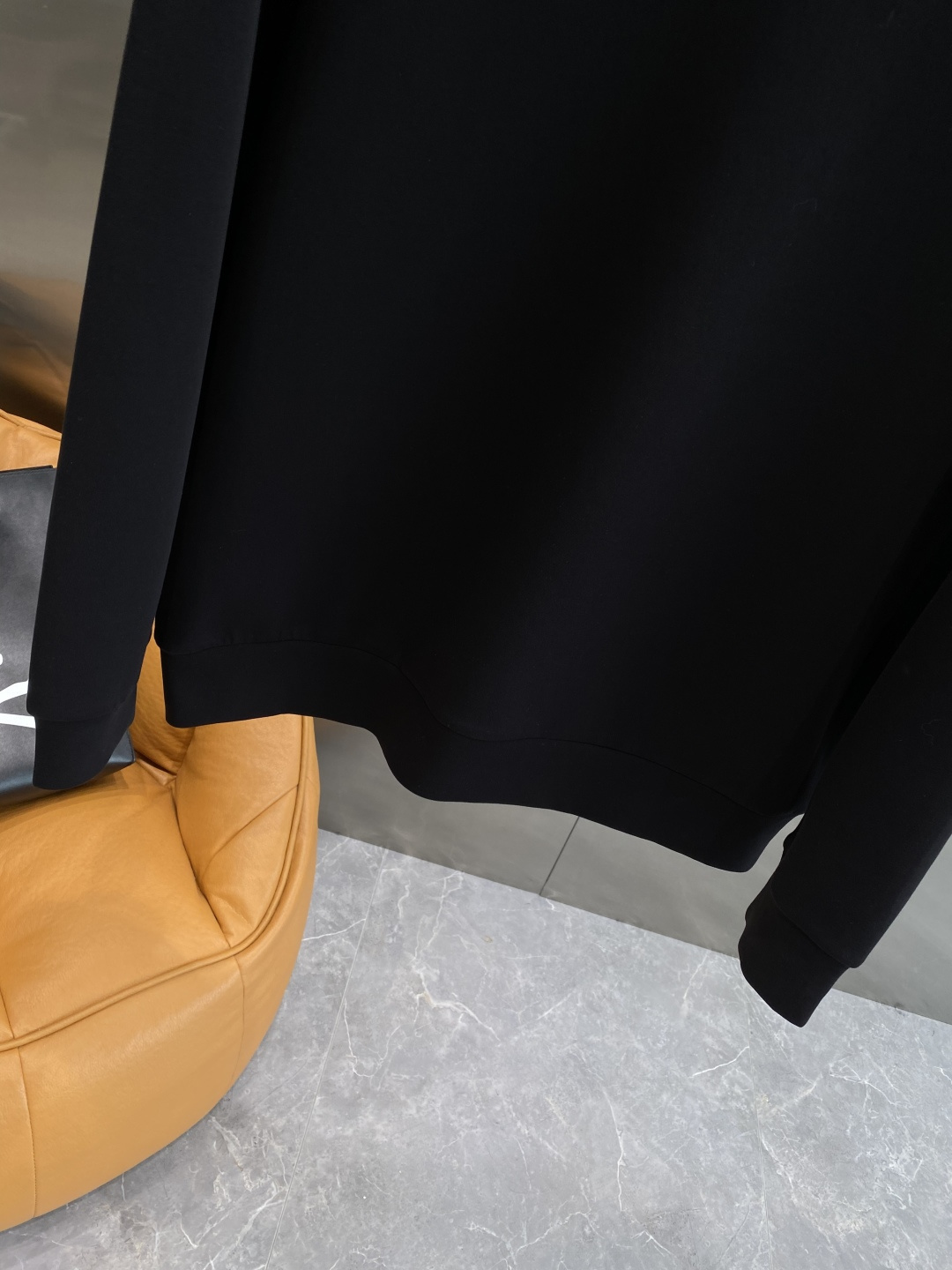 《𝙉𝙚𝙬🤍🖤迪奥》25秋冬新品空气层 圆领卫衣，正面品牌标识设计，创意重释品牌标志性设计，采用400克重