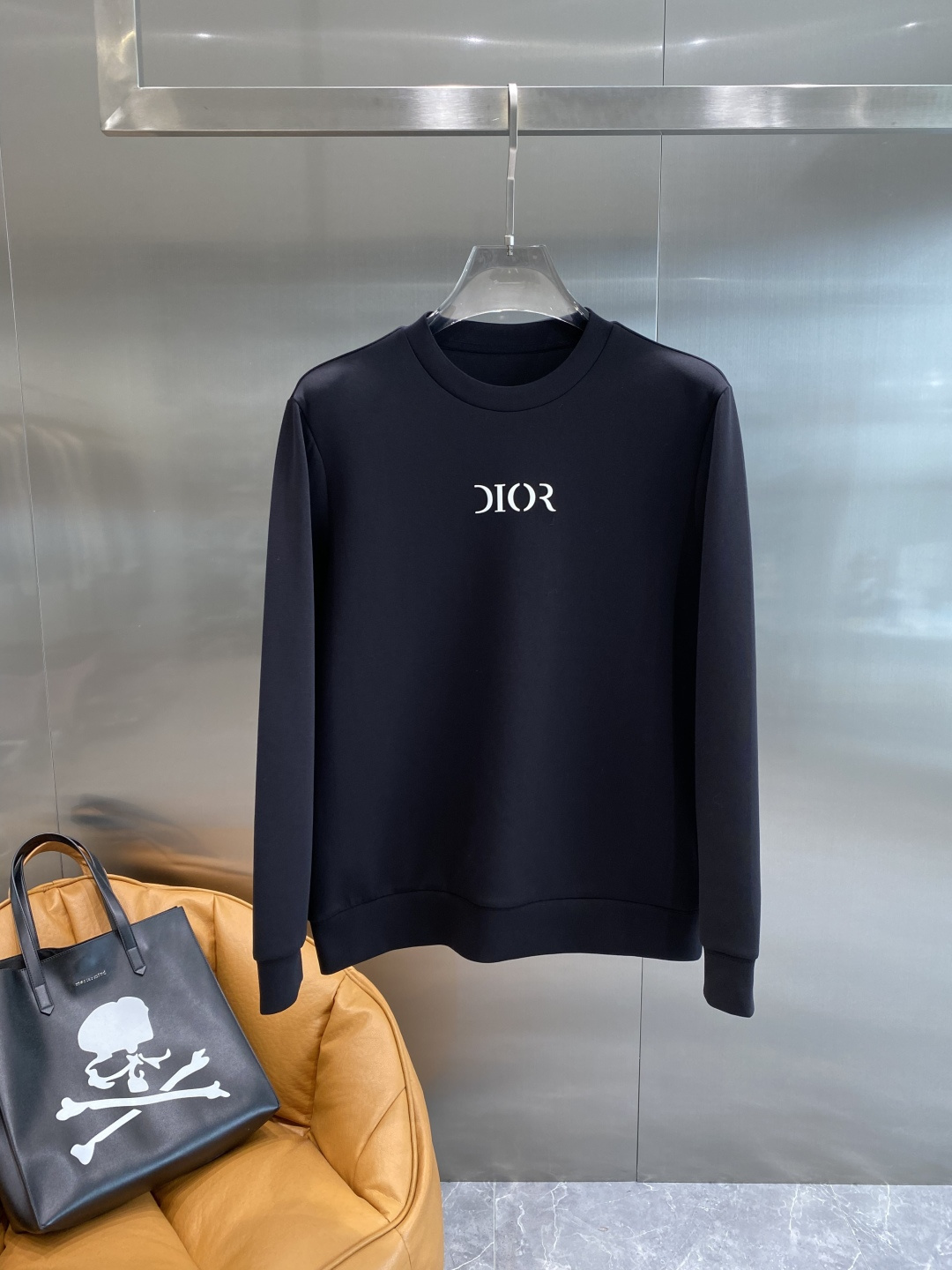 《𝙉𝙚𝙬🤍🖤迪奥》25秋冬新品空气层 圆领卫衣，正面品牌标识设计，创意重释品牌标志性设计，采用400克重