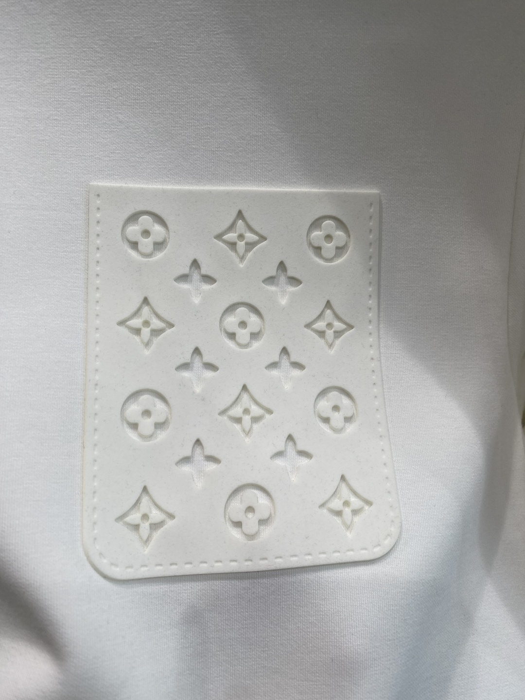 《𝙉𝙚𝙬🤍🖤LV》25秋冬新品空气层 圆领卫衣，正面品牌标识设计，创意重释品牌标志性设计，采用400克重