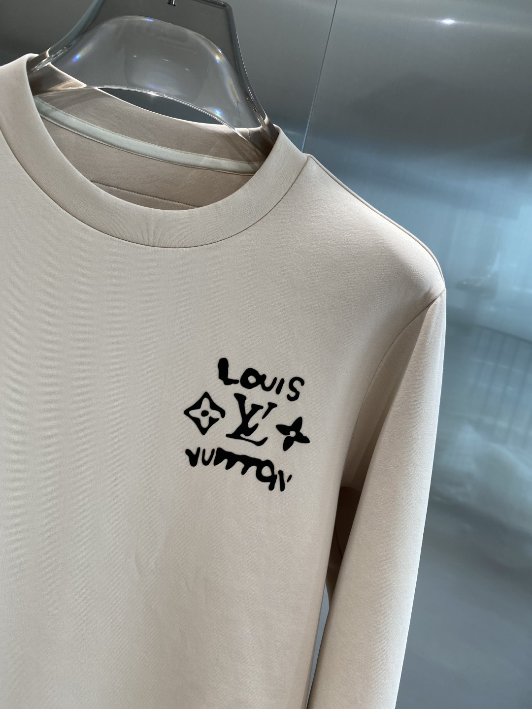 《𝙉𝙚𝙬🤍🖤LV》25秋冬新品空气层 圆领卫衣，正面品牌标识设计，创意重释品牌标志性设计，采用400克重