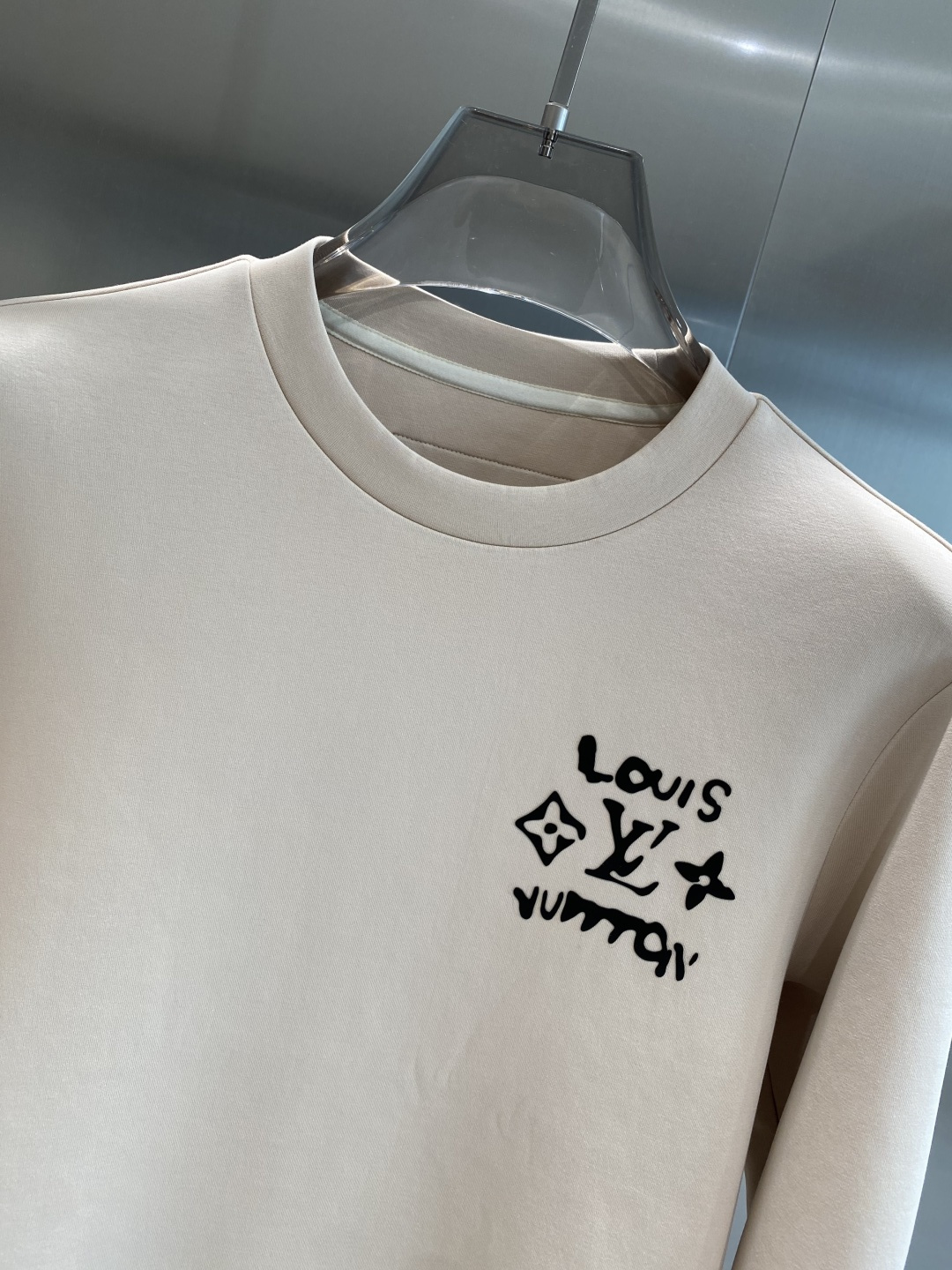 《𝙉𝙚𝙬🤍🖤LV》25秋冬新品空气层 圆领卫衣，正面品牌标识设计，创意重释品牌标志性设计，采用400克重