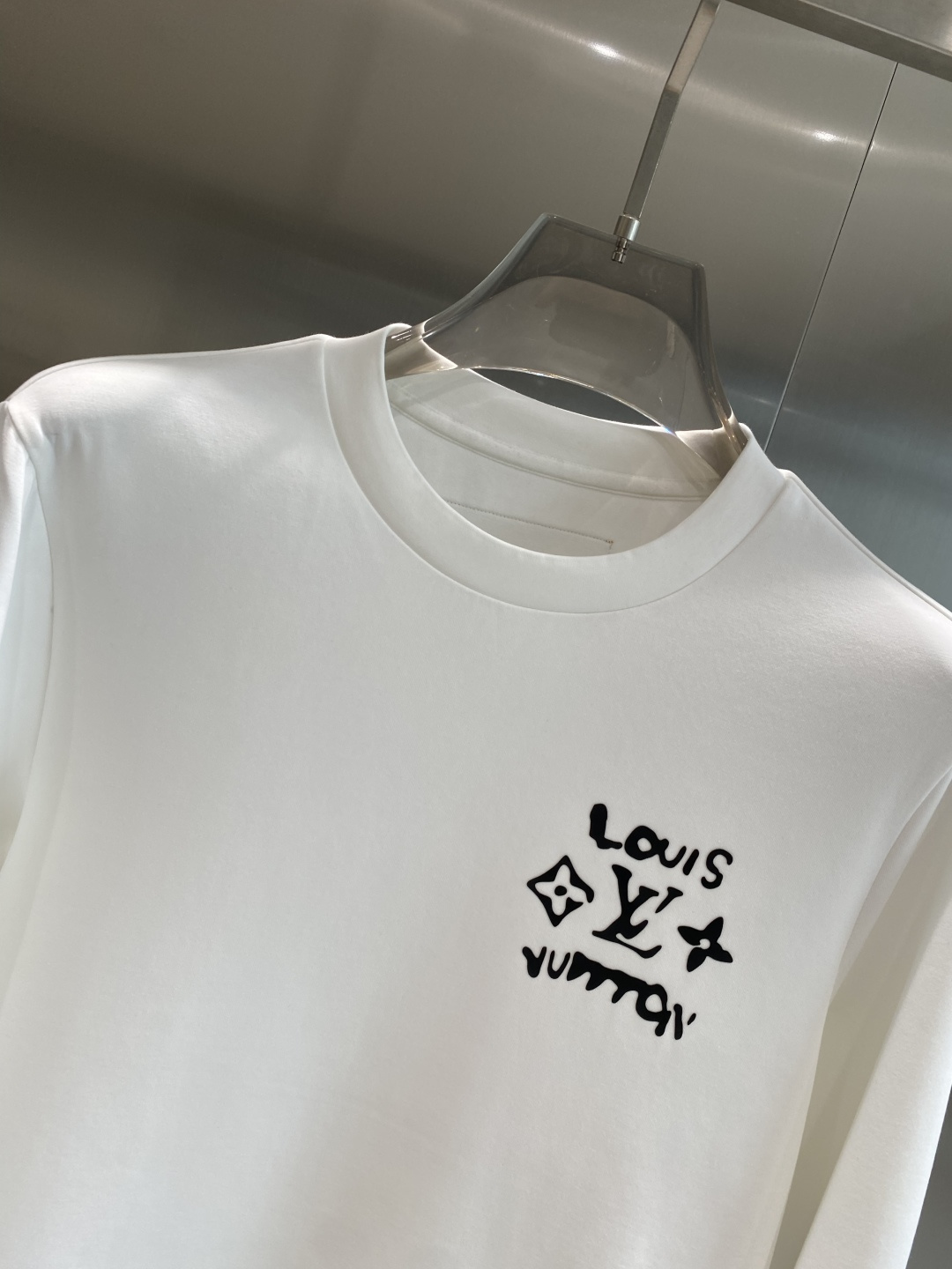 《𝙉𝙚𝙬🤍🖤LV》25秋冬新品空气层 圆领卫衣，正面品牌标识设计，创意重释品牌标志性设计，采用400克重