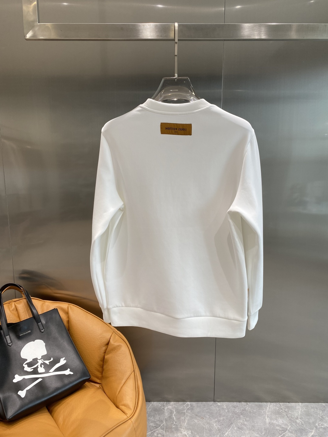 《𝙉𝙚𝙬🤍🖤LV》25秋冬新品空气层 圆领卫衣，正面品牌标识设计，创意重释品牌标志性设计，采用400克重