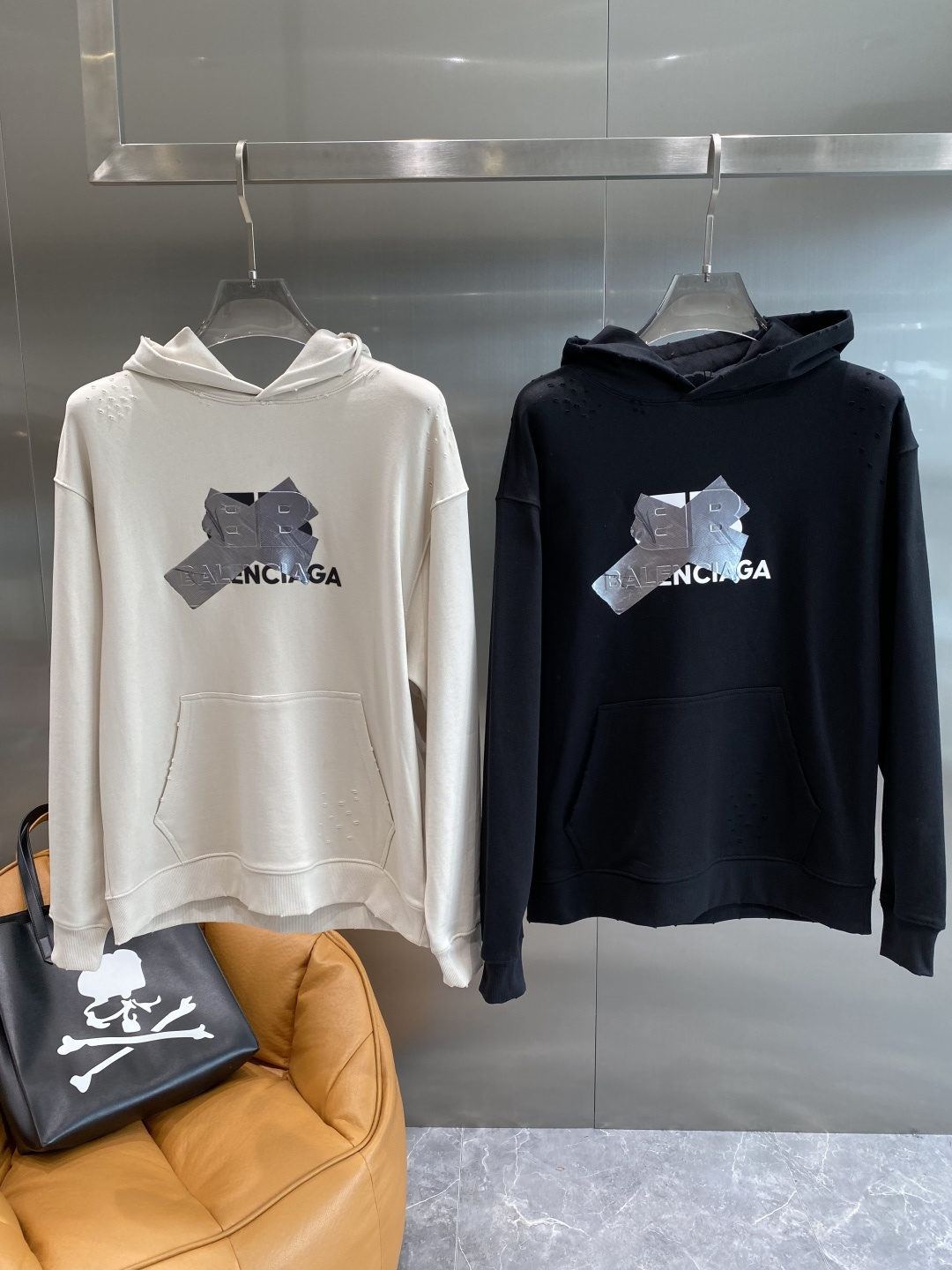 《𝙉𝙚𝙬🤍🖤巴黎世家》2025秋季最新款，专柜同步有售，原单狠货，爆款时尚休闲连帽卫衣，进口原版面料，独