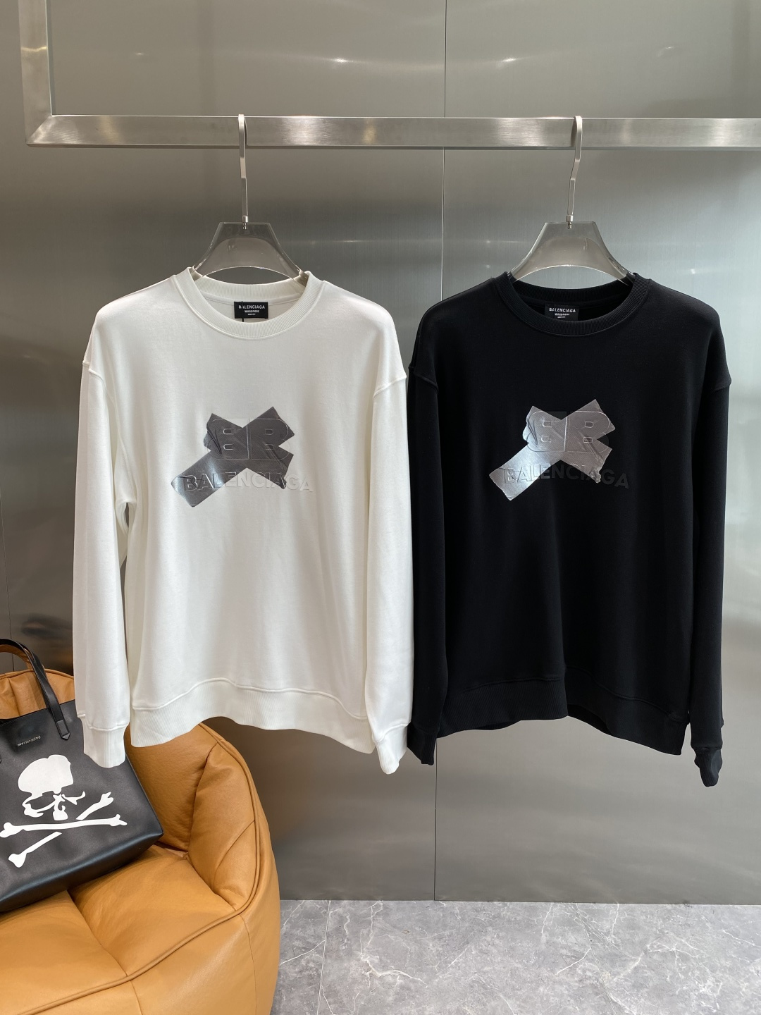 《𝙉𝙚𝙬🤍🖤巴黎世家》2025秋季最新款，专柜同步有售，原单狠货，爆款时尚休闲卫衣，进口原版面料，独特设