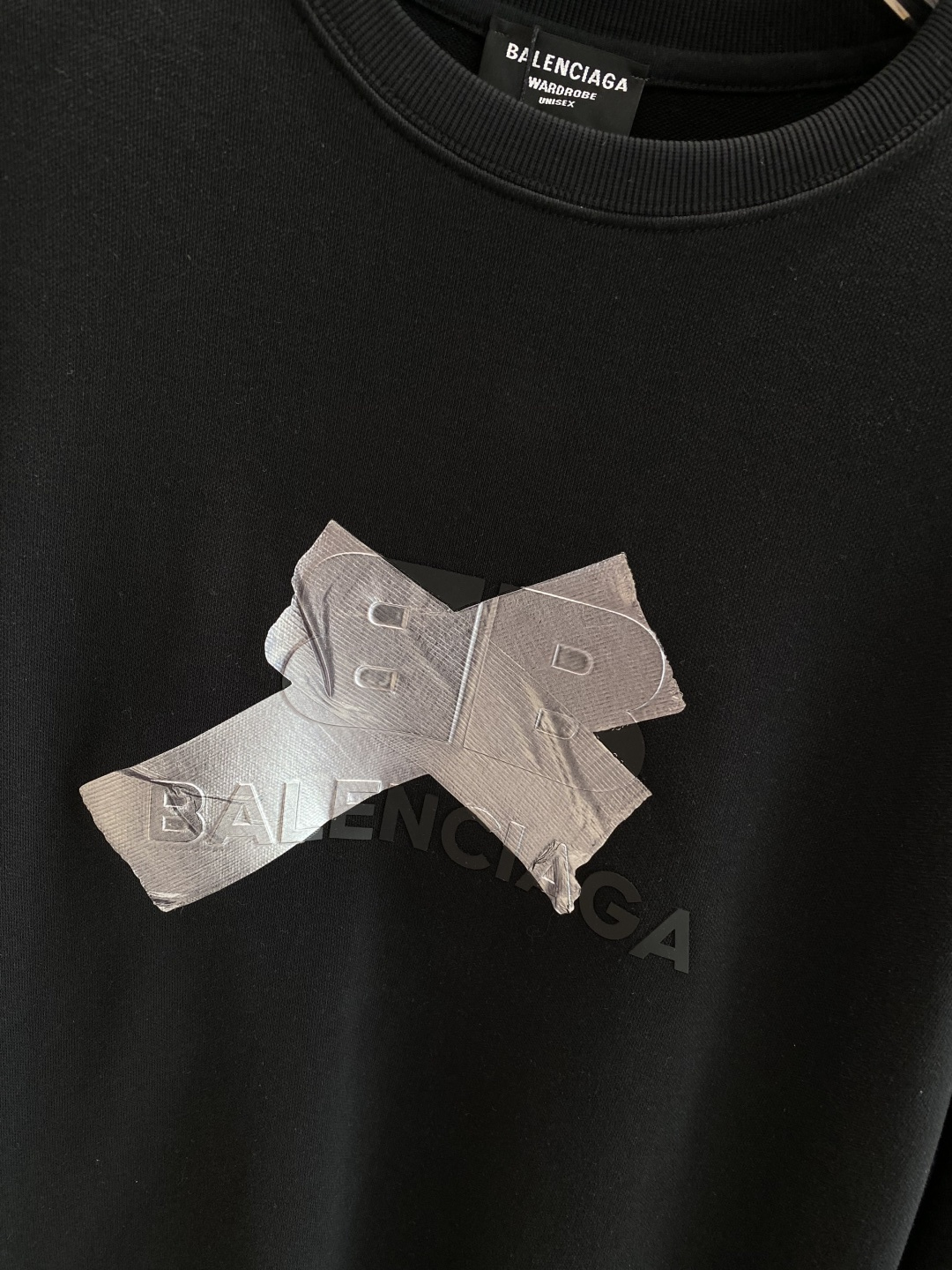 《𝙉𝙚𝙬🤍🖤巴黎世家》2025秋季最新款，专柜同步有售，原单狠货，爆款时尚休闲卫衣，进口原版面料，独特设