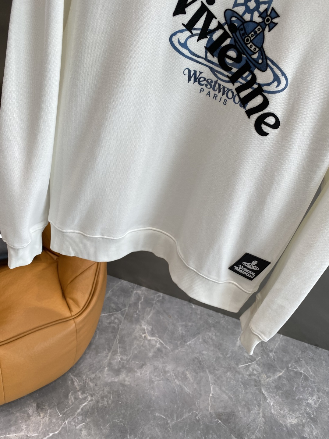 《𝙉𝙚𝙬🤍🖤西太后》2025秋季最新款，专柜同步有售，原单狠货，爆款时尚休闲卫衣，进口原版面料，独特设计