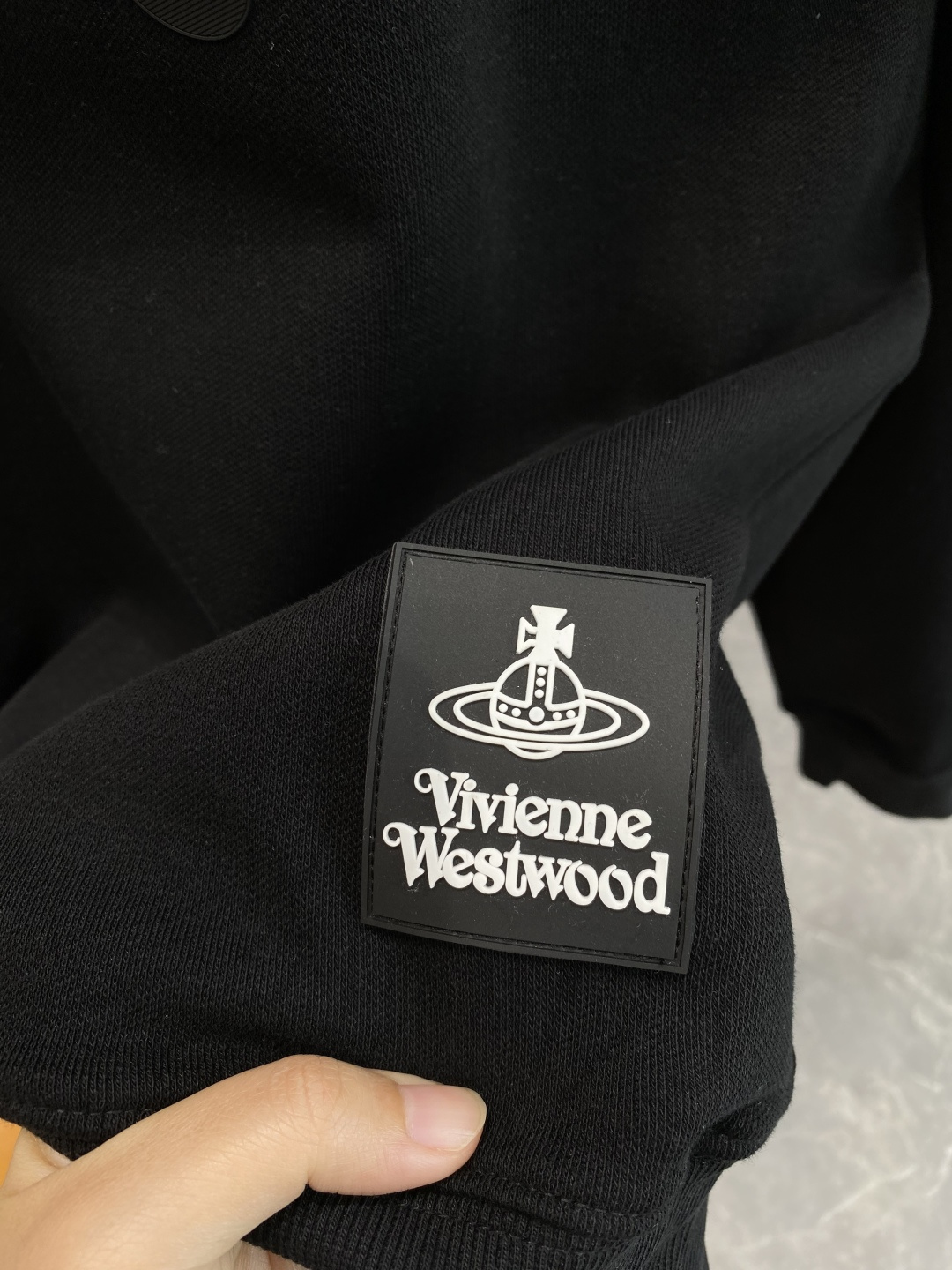 《𝙉𝙚𝙬🤍🖤西太后》2025秋季最新款，专柜同步有售，原单狠货，爆款时尚休闲卫衣，进口原版面料，独特设计