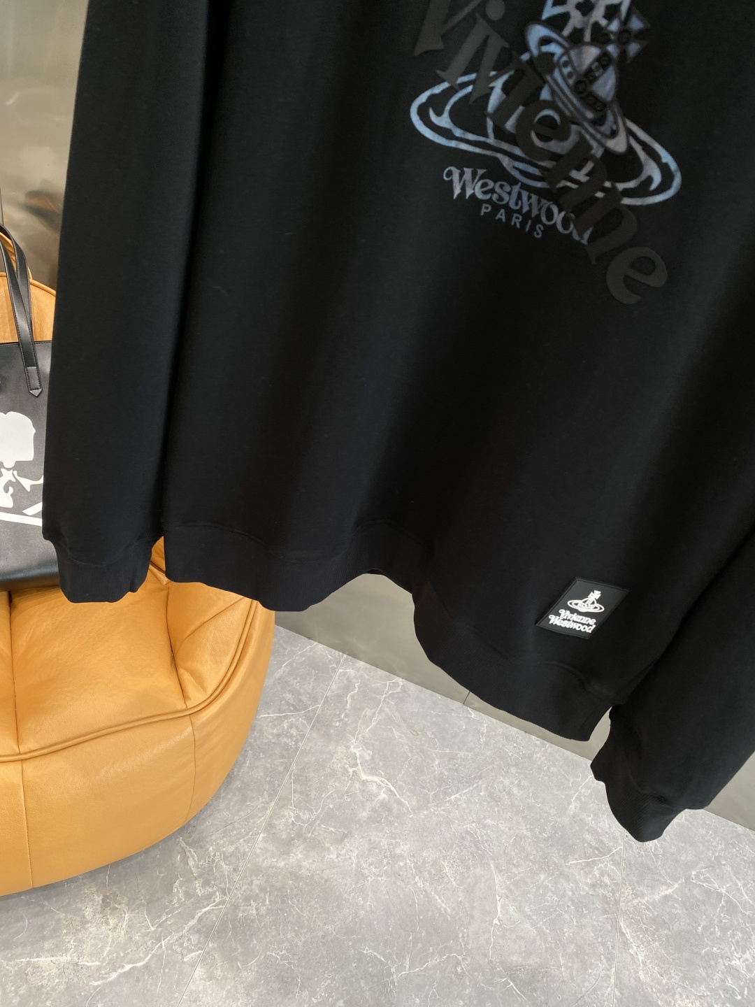 《𝙉𝙚𝙬🤍🖤西太后》2025秋季最新款，专柜同步有售，原单狠货，爆款时尚休闲卫衣，进口原版面料，独特设计