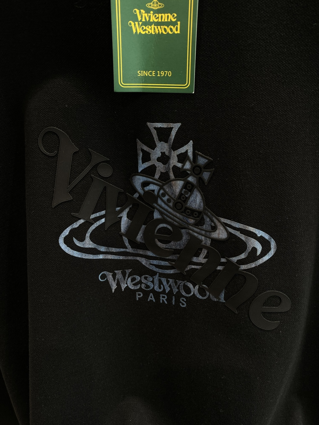 《𝙉𝙚𝙬🤍🖤西太后》2025秋季最新款，专柜同步有售，原单狠货，爆款时尚休闲卫衣，进口原版面料，独特设计