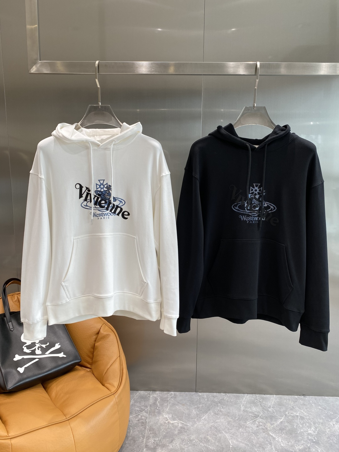 《𝙉𝙚𝙬🤍🖤西太后》2025秋季最新款，专柜同步有售，原单狠货，爆款时尚休闲连帽卫衣，进口原版面料，独特