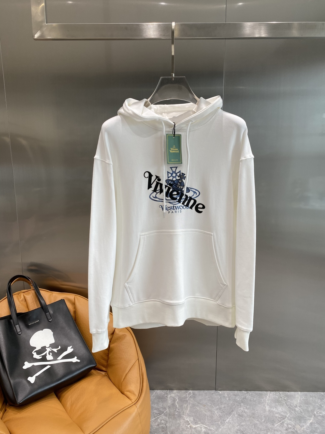 《𝙉𝙚𝙬🤍🖤西太后》2025秋季最新款，专柜同步有售，原单狠货，爆款时尚休闲连帽卫衣，进口原版面料，独特