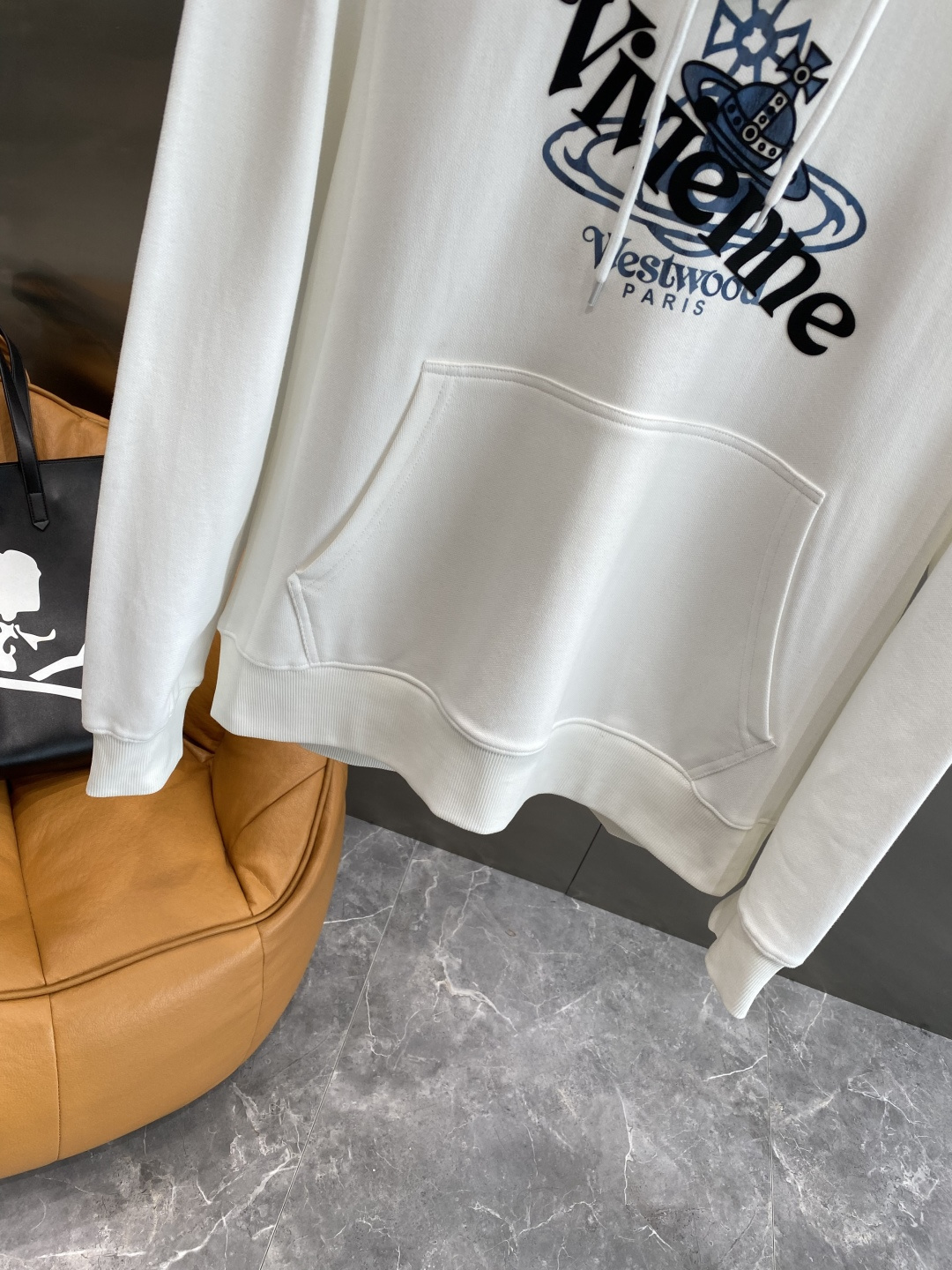 《𝙉𝙚𝙬🤍🖤西太后》2025秋季最新款，专柜同步有售，原单狠货，爆款时尚休闲连帽卫衣，进口原版面料，独特
